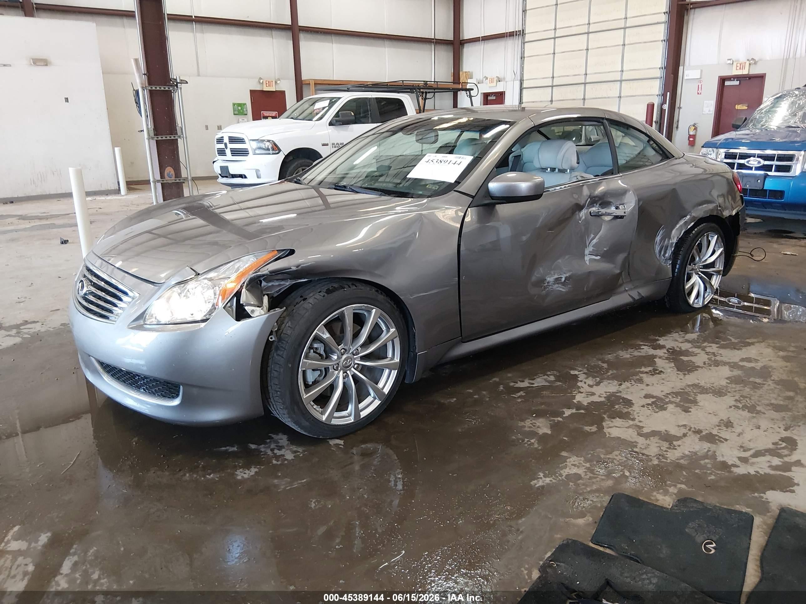 2009 Infiniti G37   Silver vin: JNKCV66EX9M722214