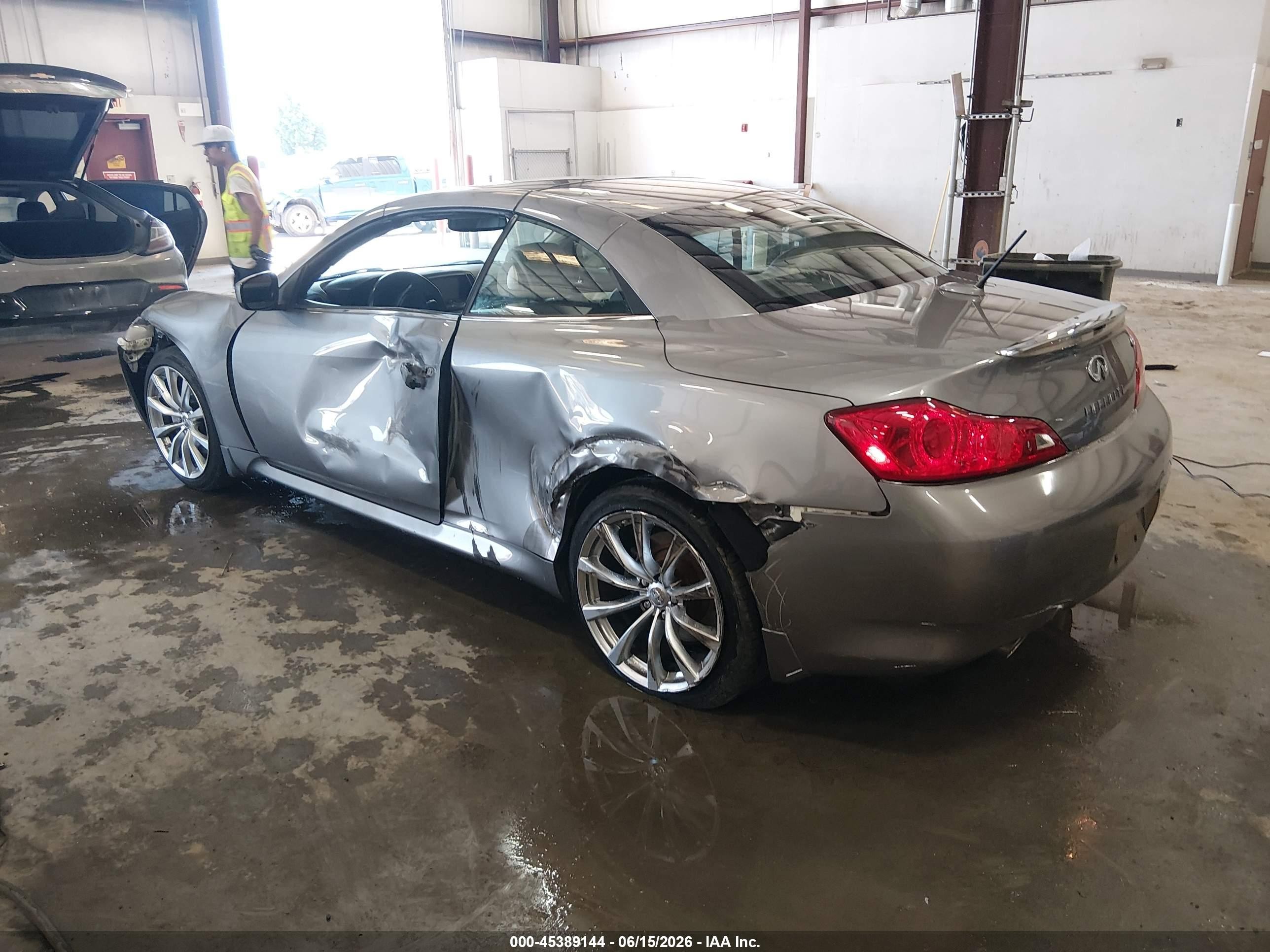 2009 Infiniti G37   Silver vin: JNKCV66EX9M722214