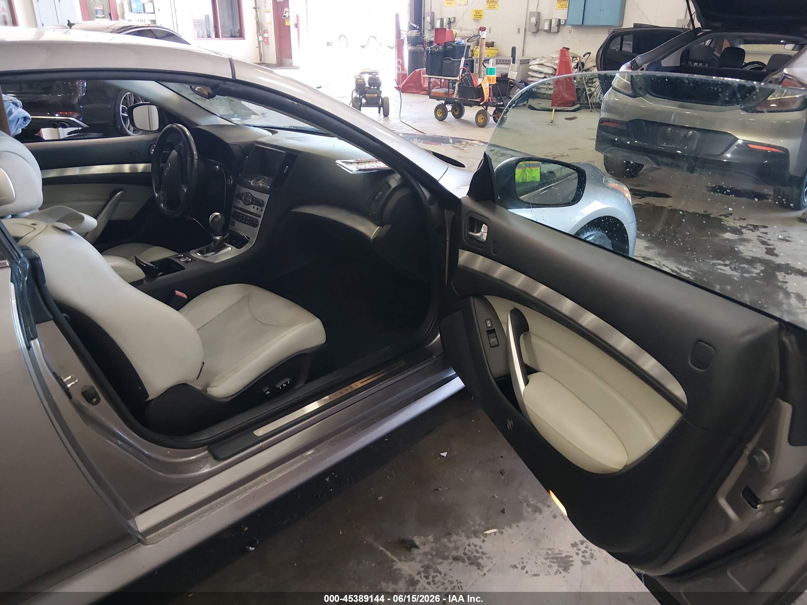 2009 Infiniti G37   Silver vin: JNKCV66EX9M722214