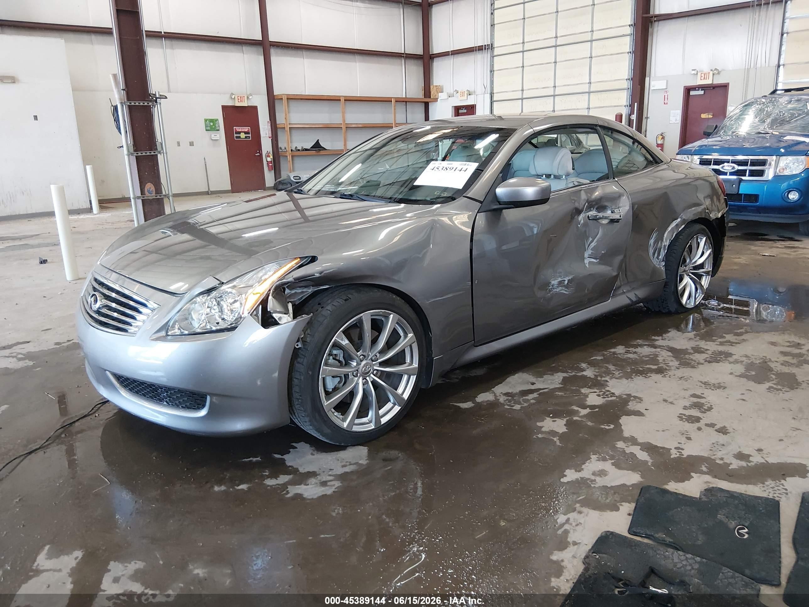 2009 Infiniti G37   Silver vin: JNKCV66EX9M722214