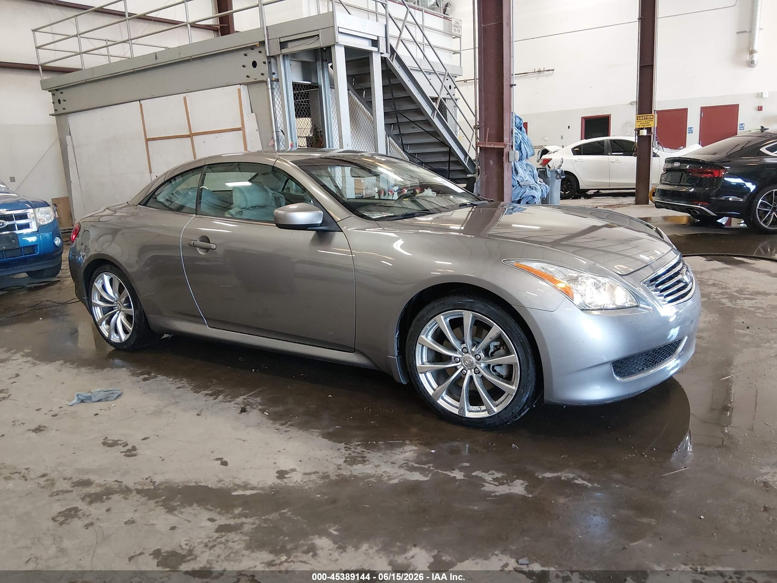 2009 Infiniti G37   Silver vin: JNKCV66EX9M722214