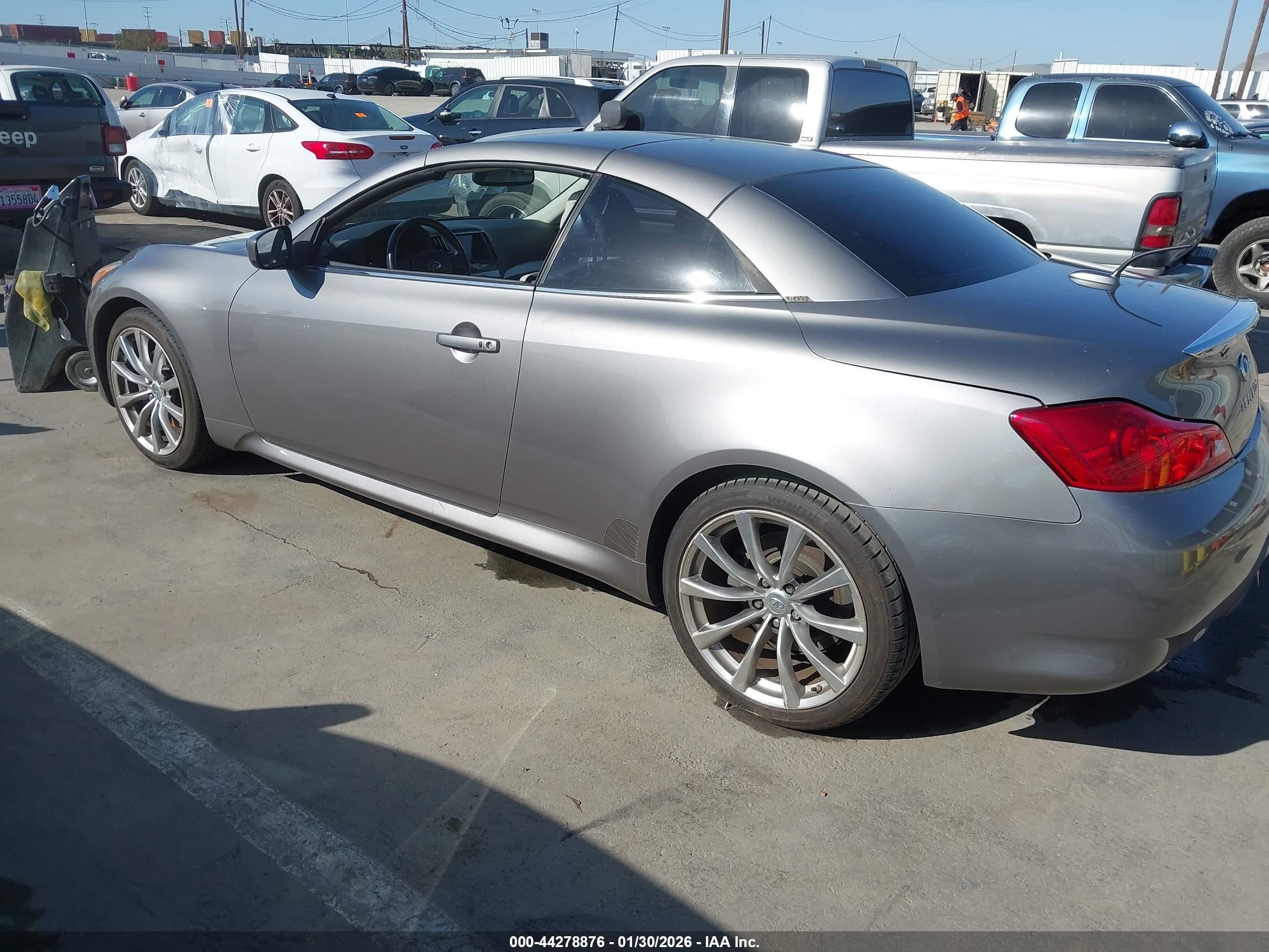 2009 Infiniti G37   Silver vin: JNKCV66EX9M722827