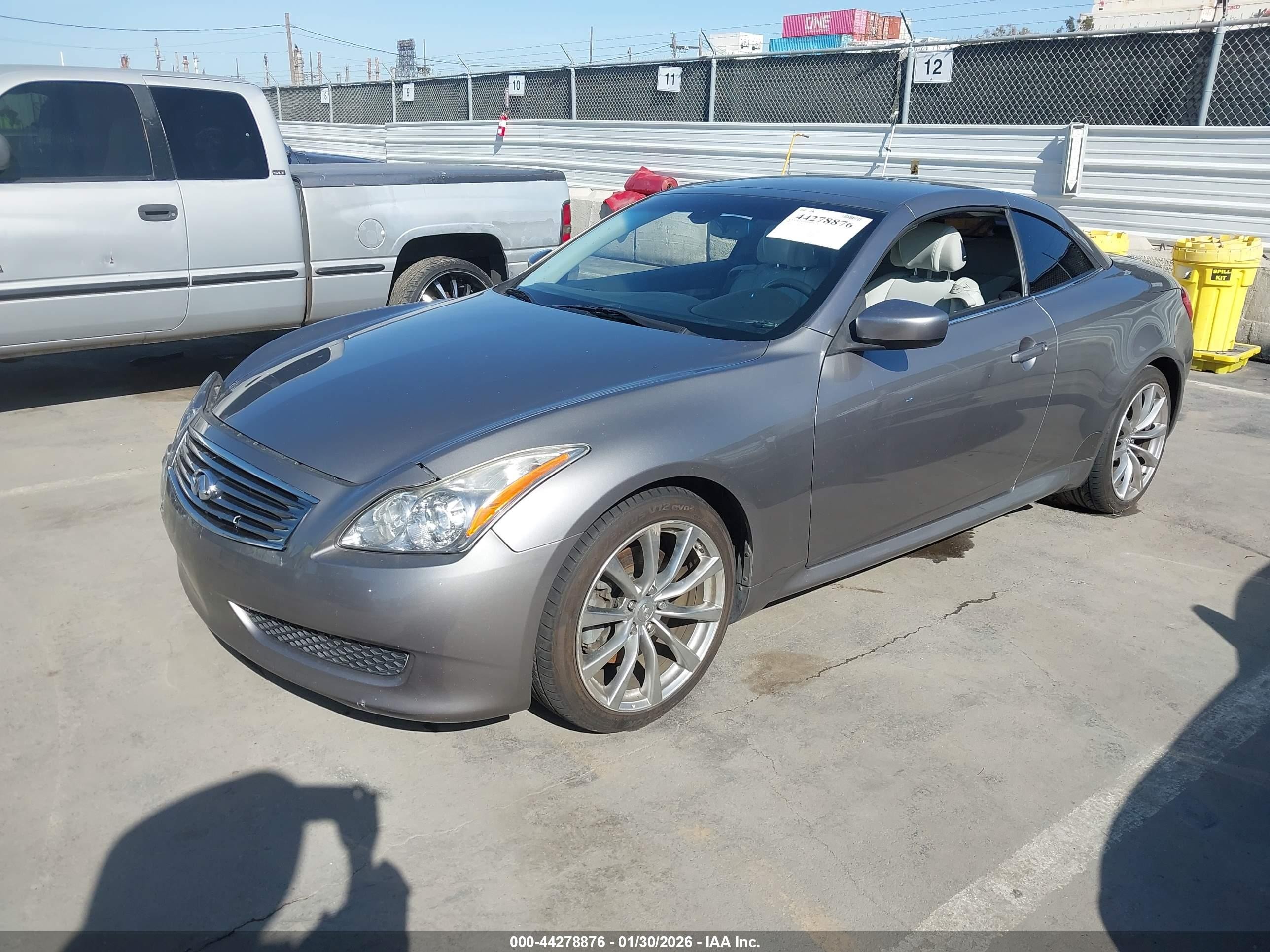 2009 Infiniti G37   Silver vin: JNKCV66EX9M722827