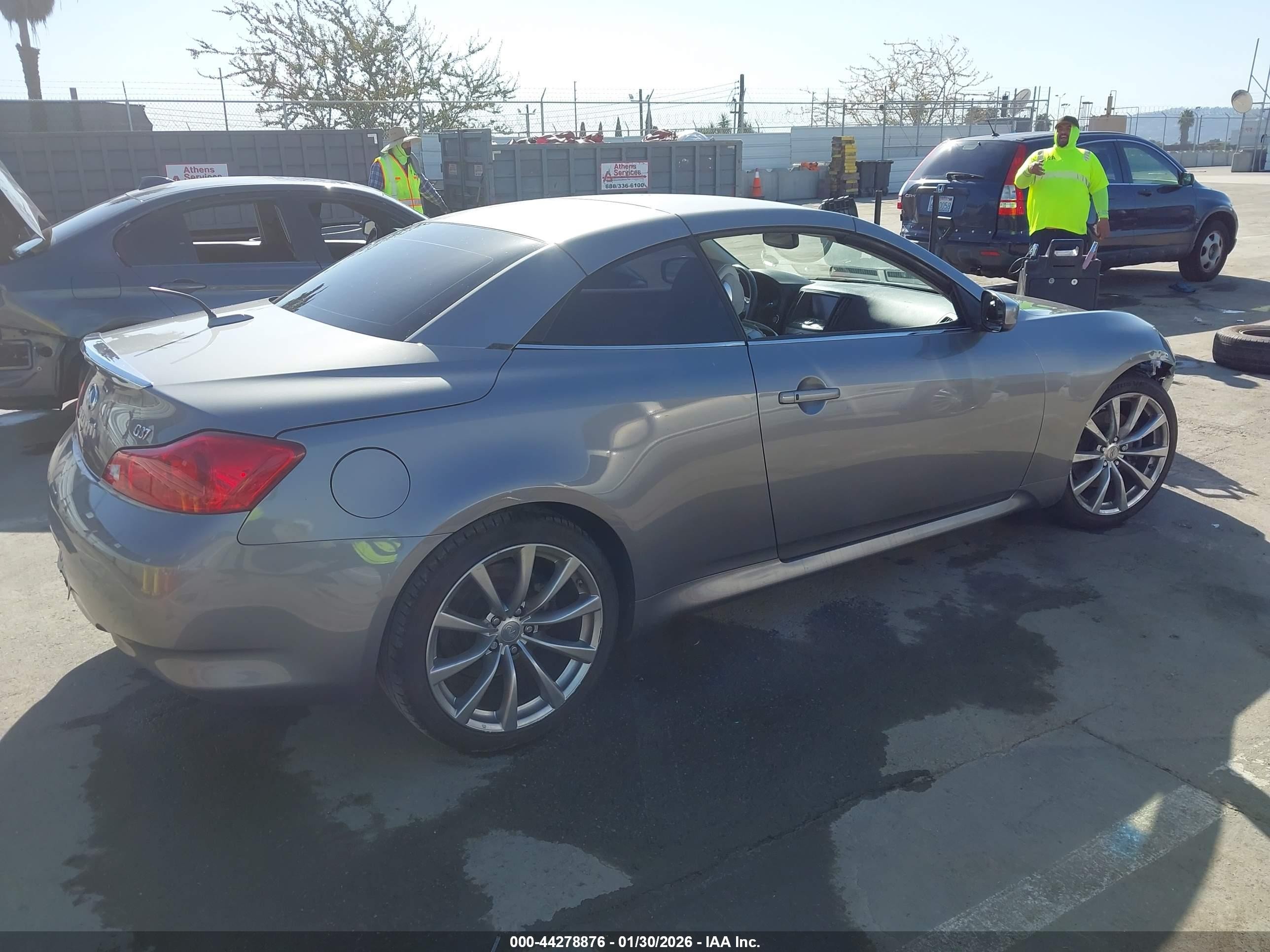 2009 Infiniti G37   Silver vin: JNKCV66EX9M722827