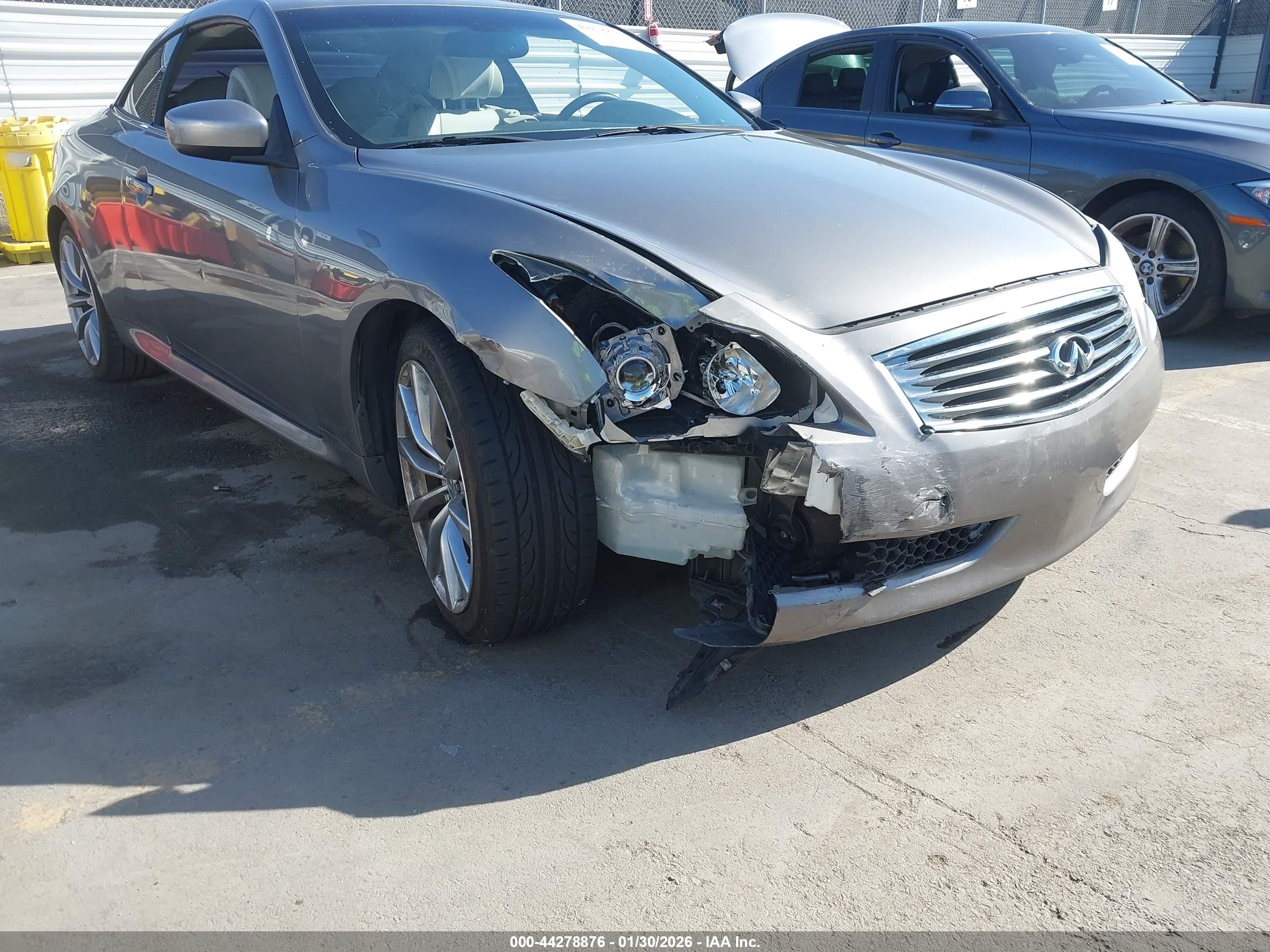 2009 Infiniti G37   Silver vin: JNKCV66EX9M722827