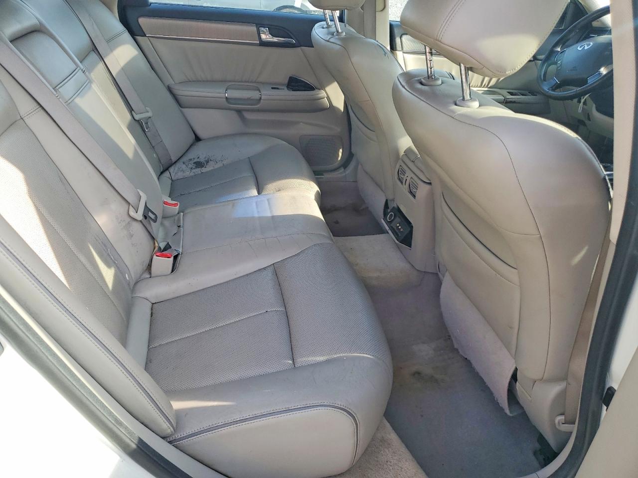2009 Infiniti M35 Base White vin: JNKCY01E09M800592
