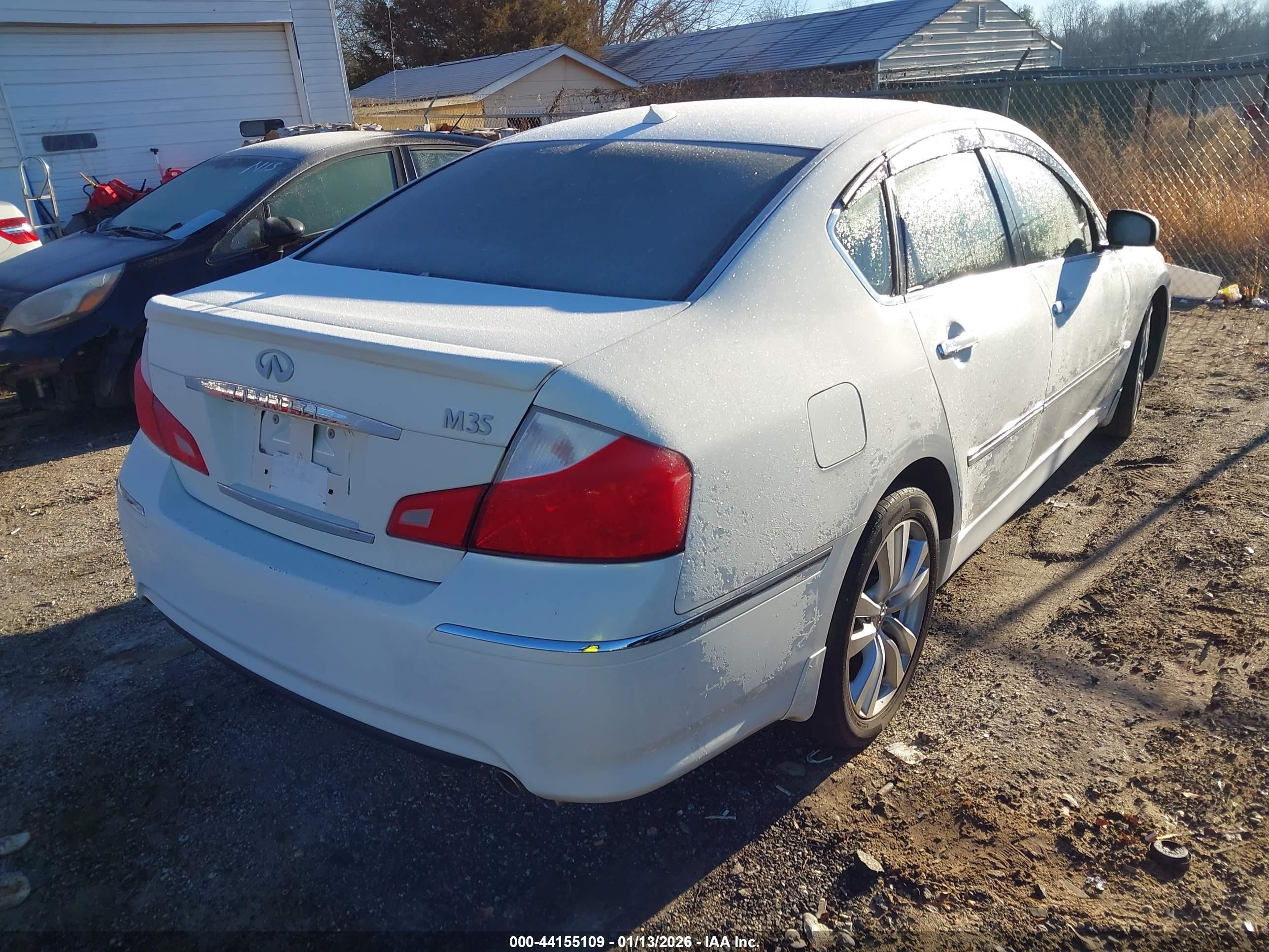 2009 Infiniti M35   White vin: JNKCY01E39M800702