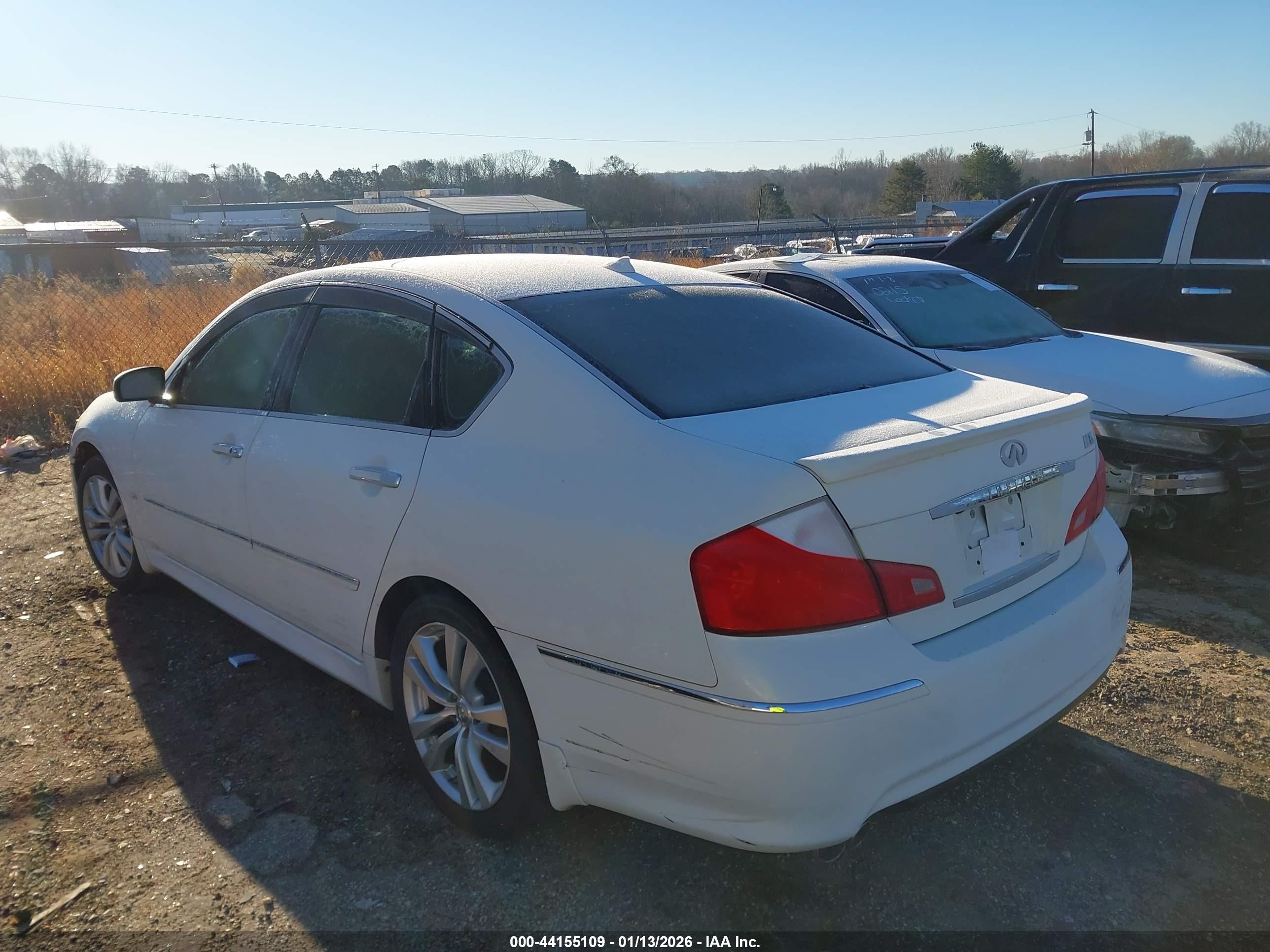 2009 Infiniti M35   White vin: JNKCY01E39M800702