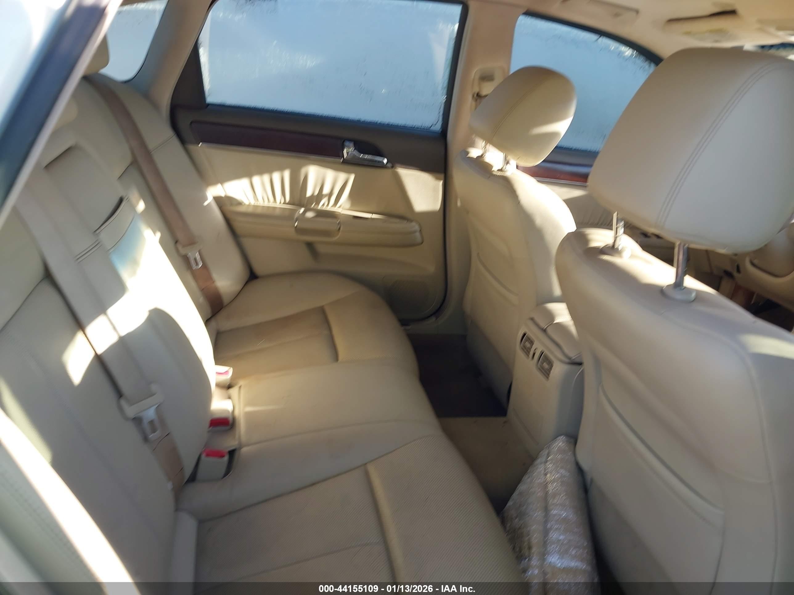 2009 Infiniti M35   White vin: JNKCY01E39M800702