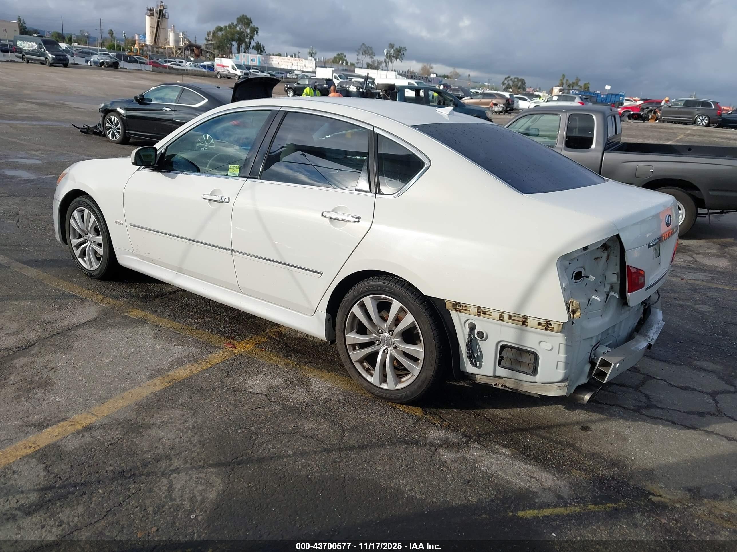 2009 Infiniti M35   White vin: JNKCY01E69M801987