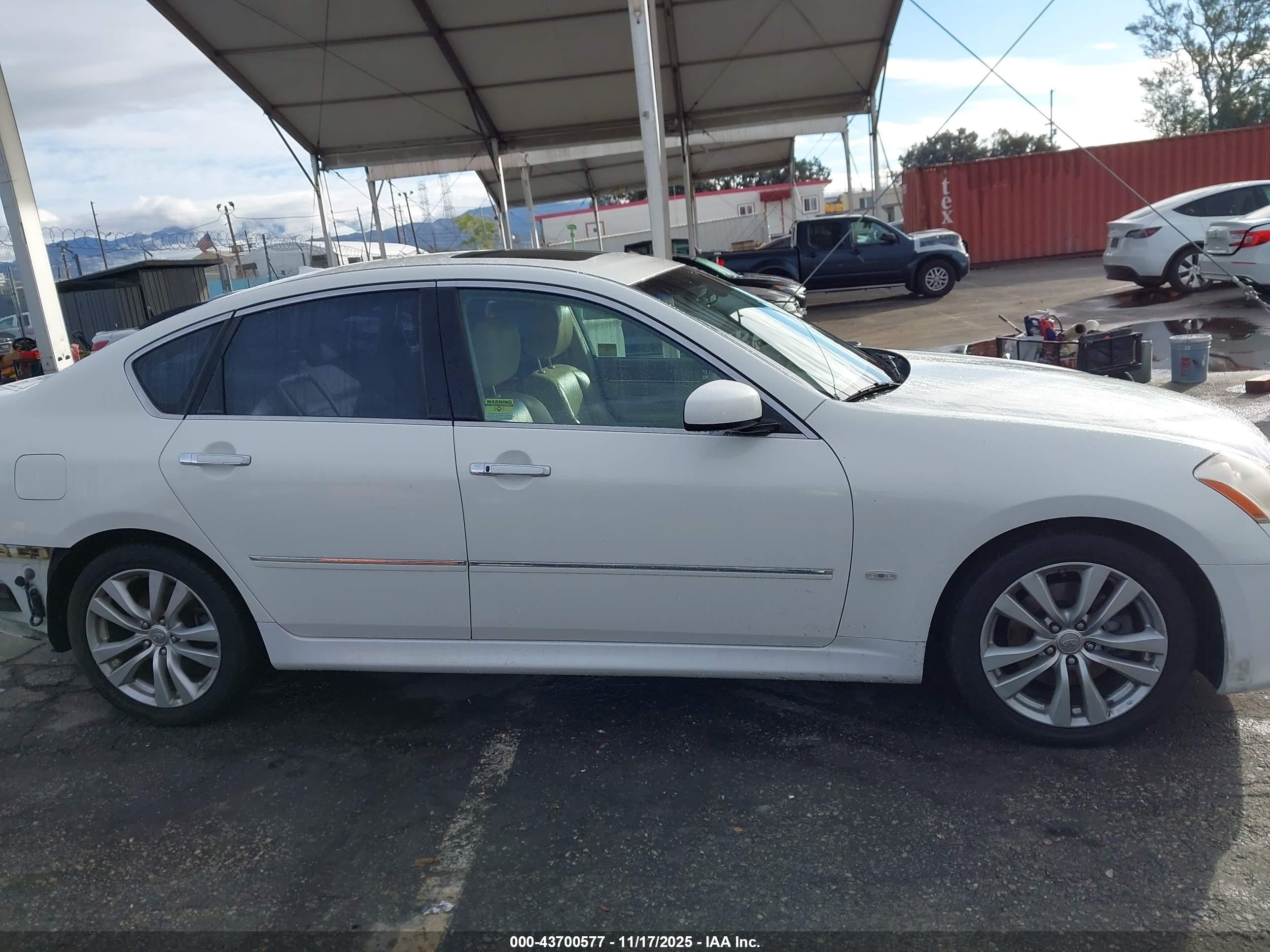 2009 Infiniti M35   White vin: JNKCY01E69M801987