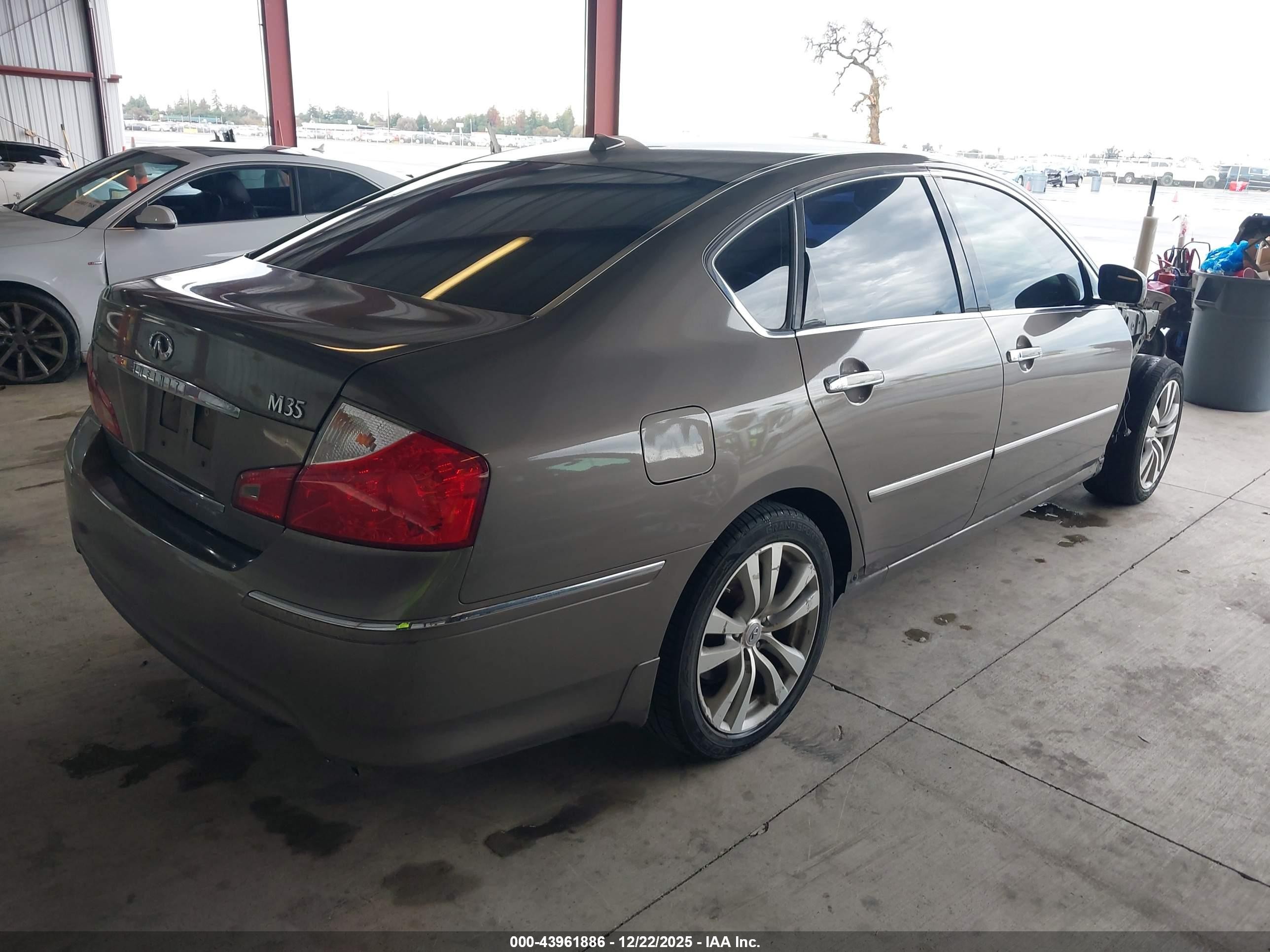 2009 Infiniti M35   Серый vin: JNKCY01E89M801845