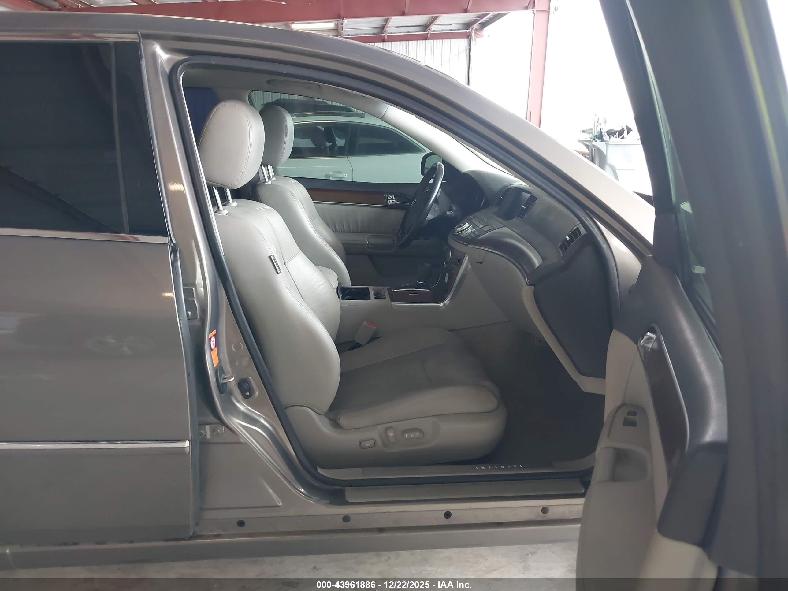 2009 Infiniti M35   Серый vin: JNKCY01E89M801845