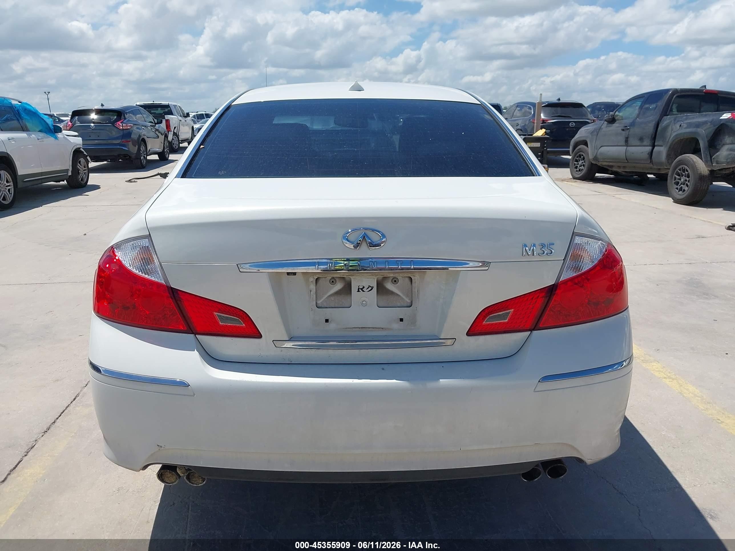 2009 Infiniti M35 White vin: JNKCY01E99M802101