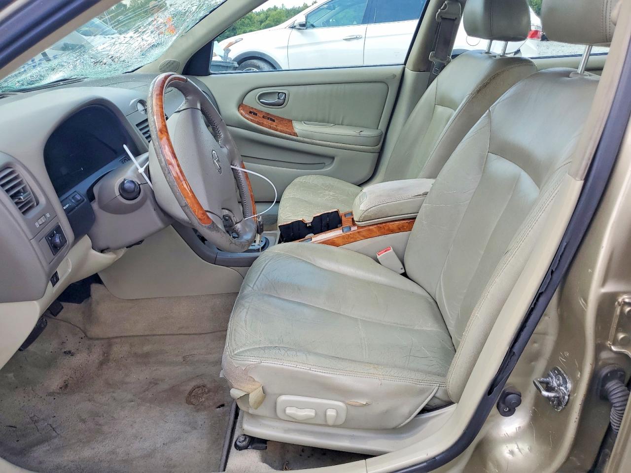 2002 Infiniti I35 Base Gold vin: JNKDA31A02T005139