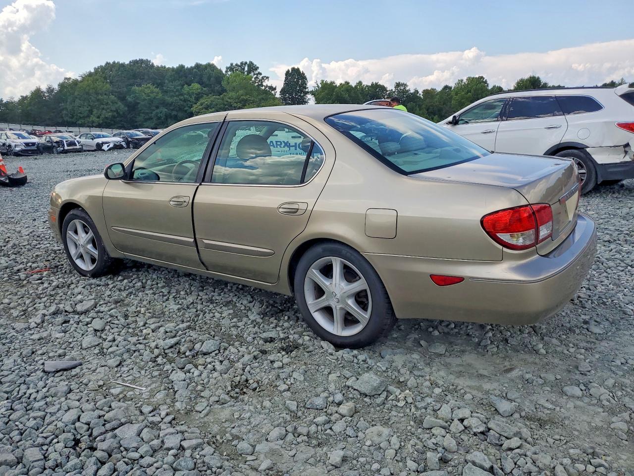 2002 Infiniti I35 Base Gold vin: JNKDA31A02T005139