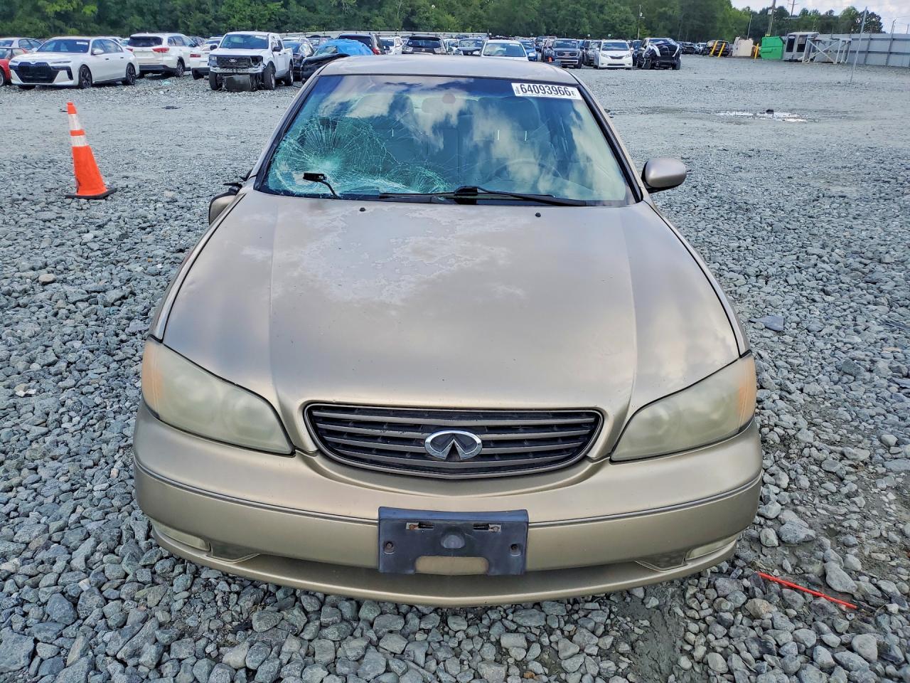 2002 Infiniti I35 Base Gold vin: JNKDA31A02T005139