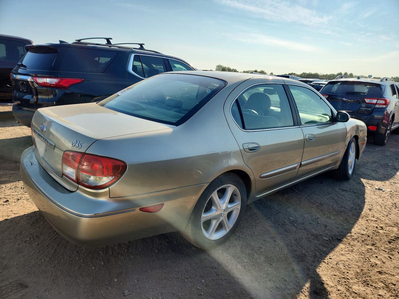 2002 Infiniti I35 Base Beige vin: JNKDA31A12T027361