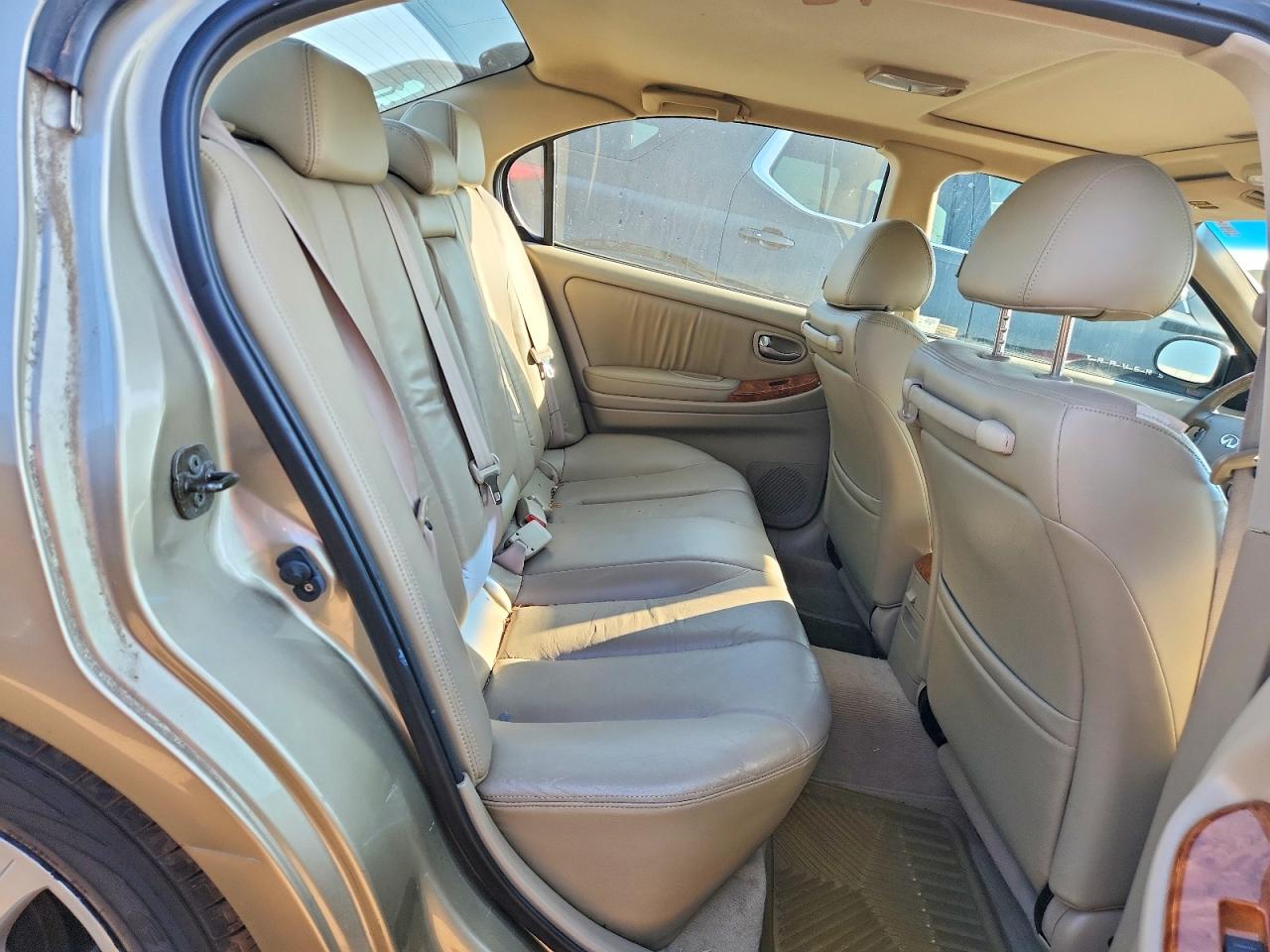 2002 Infiniti I35 Base Beige vin: JNKDA31A12T027361
