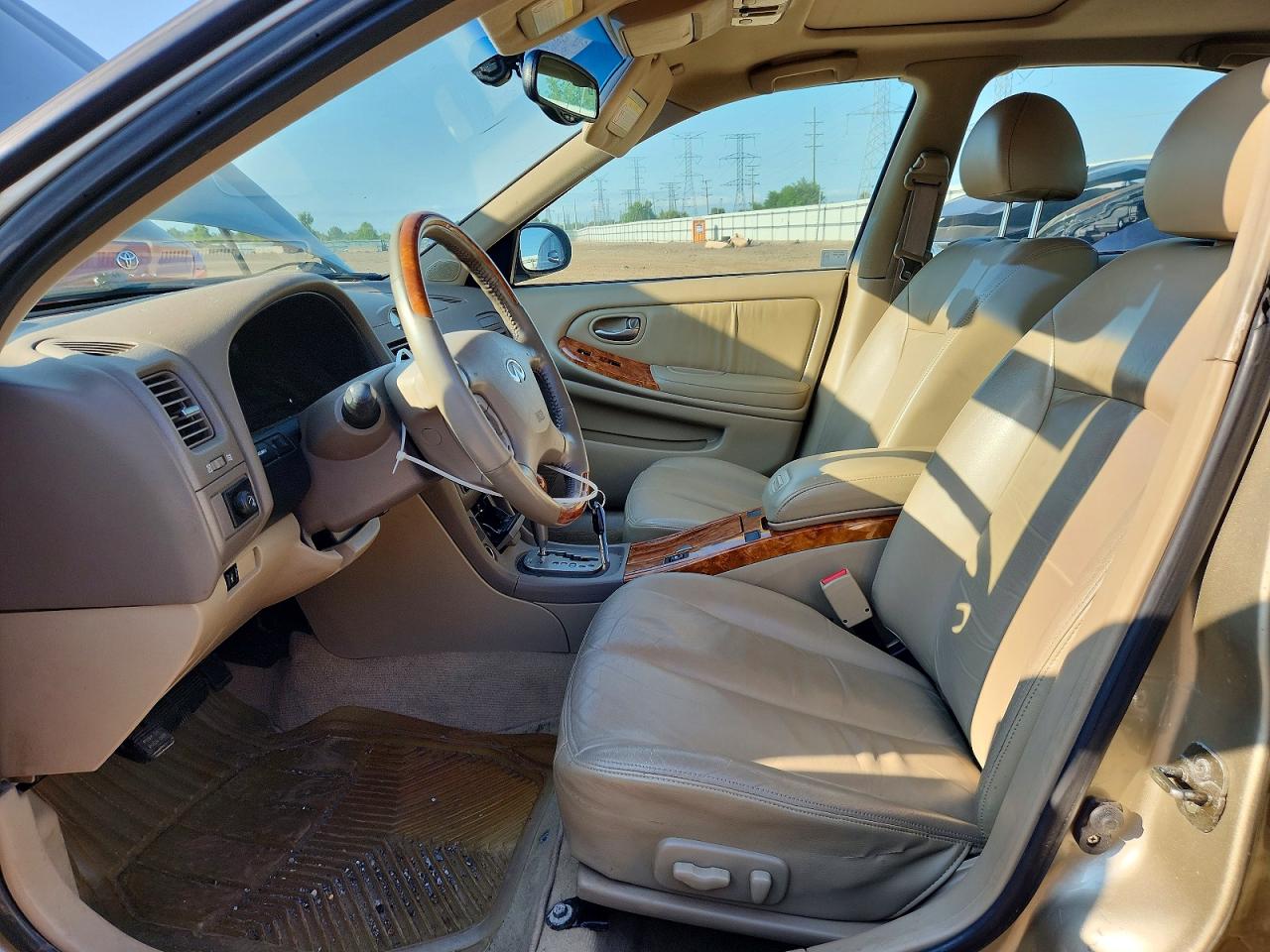 2002 Infiniti I35 Base Beige vin: JNKDA31A12T027361