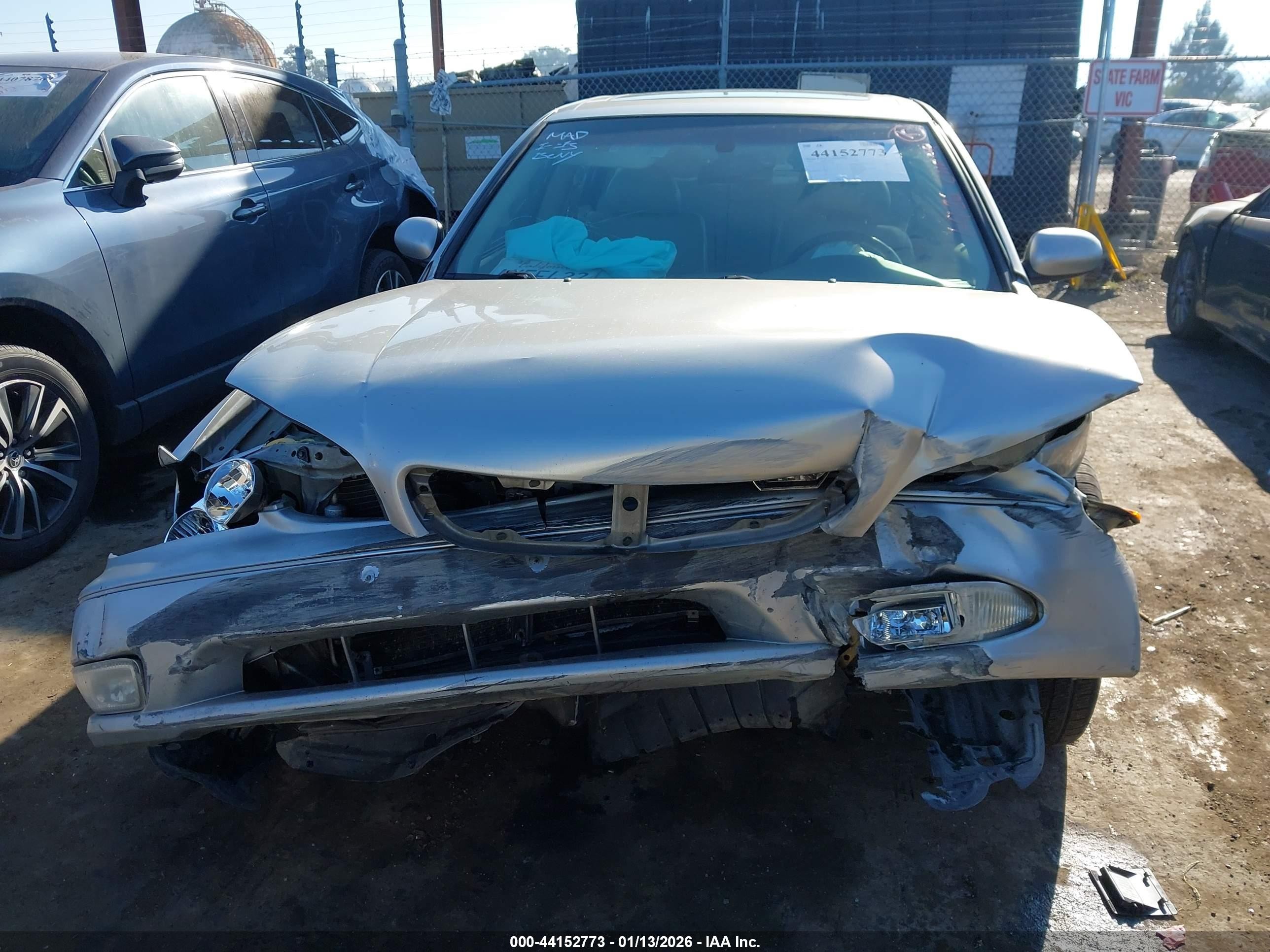 2002 Infiniti I35 Luxury Silver vin: JNKDA31A32T028561