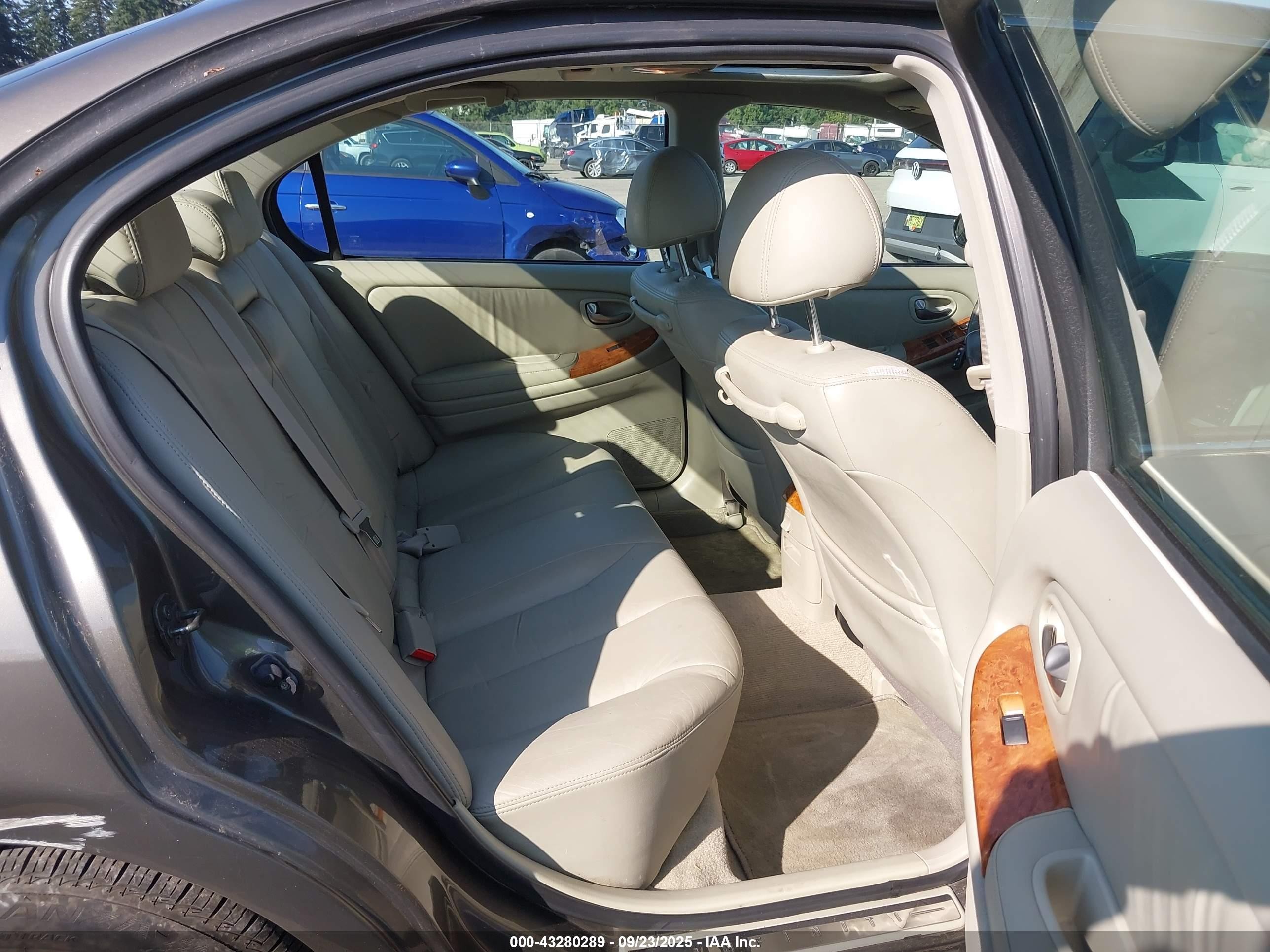 2002 Infiniti I35 Luxury Gray vin: JNKDA31A42T004589