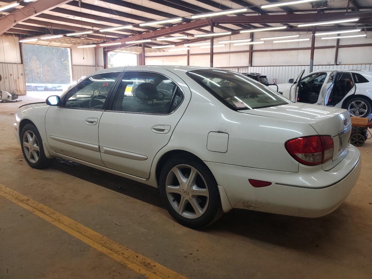 2002 Infiniti I35 White vin: JNKDA31A42T019738