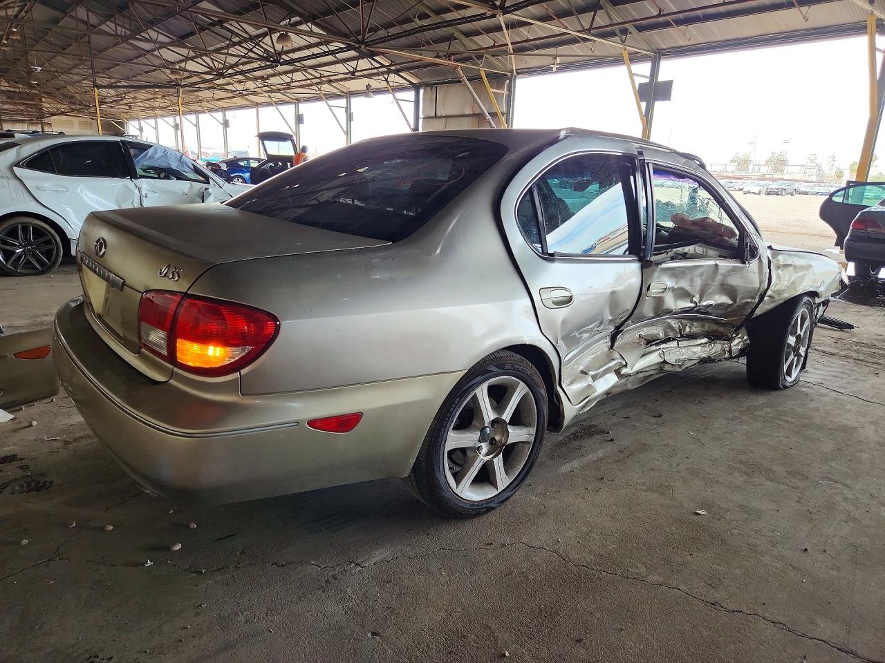 2002 Infiniti I35 Base Золотой vin: JNKDA31A52T009753