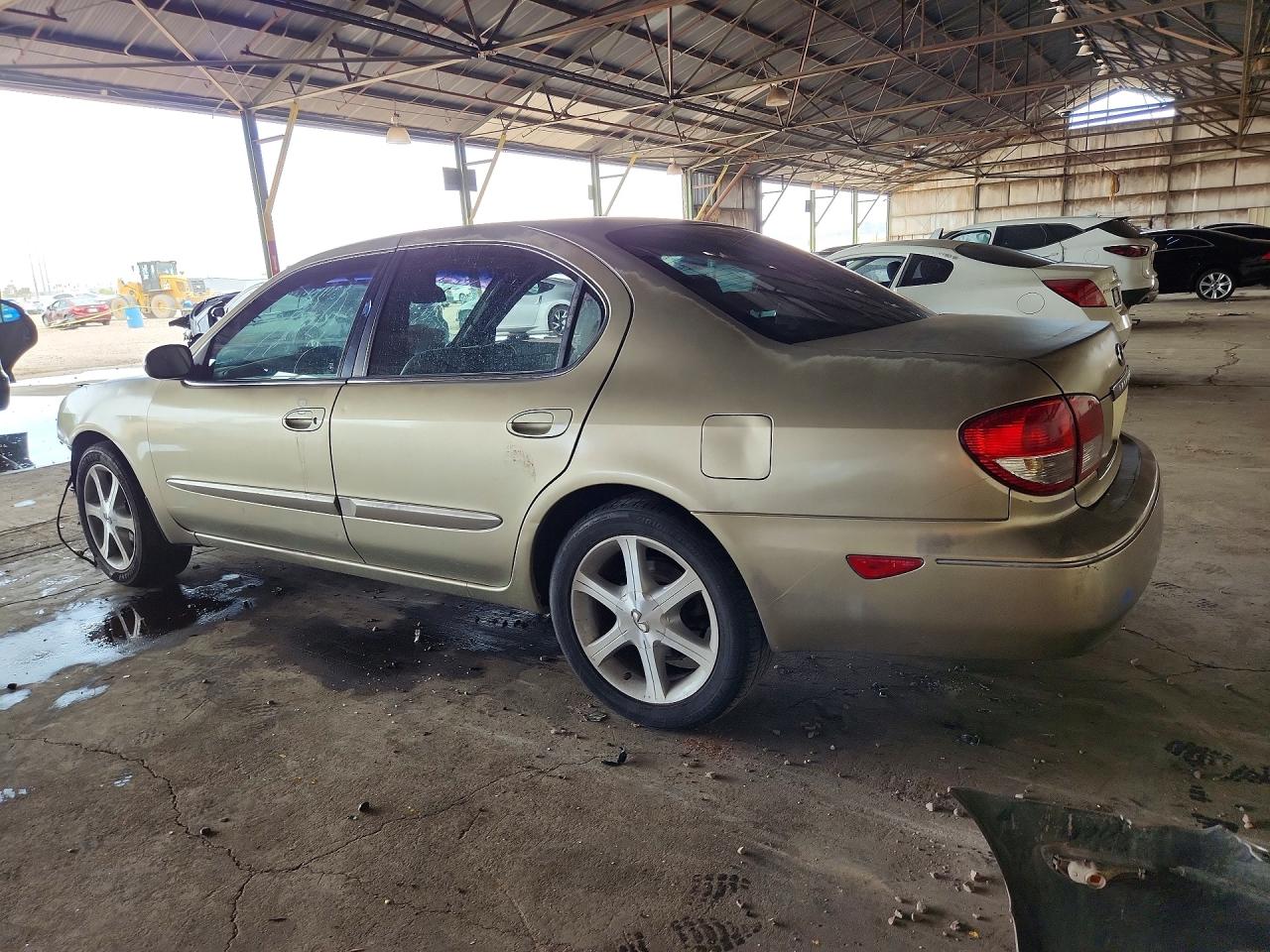 2002 Infiniti I35 Base Золотой vin: JNKDA31A52T009753