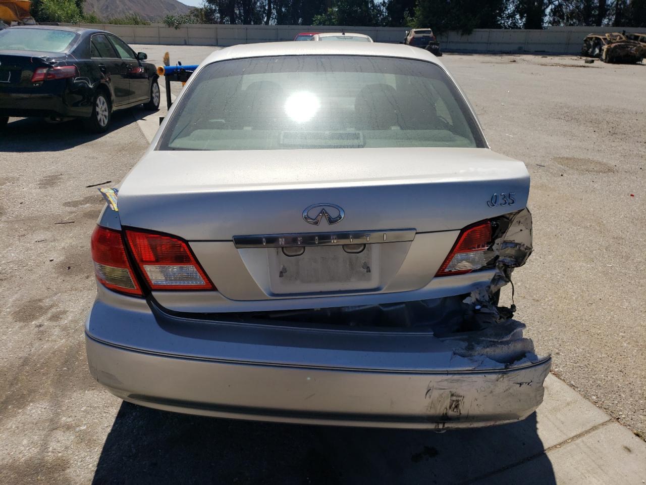 2002 Infiniti I35 Silver vin: JNKDA31A62T009843