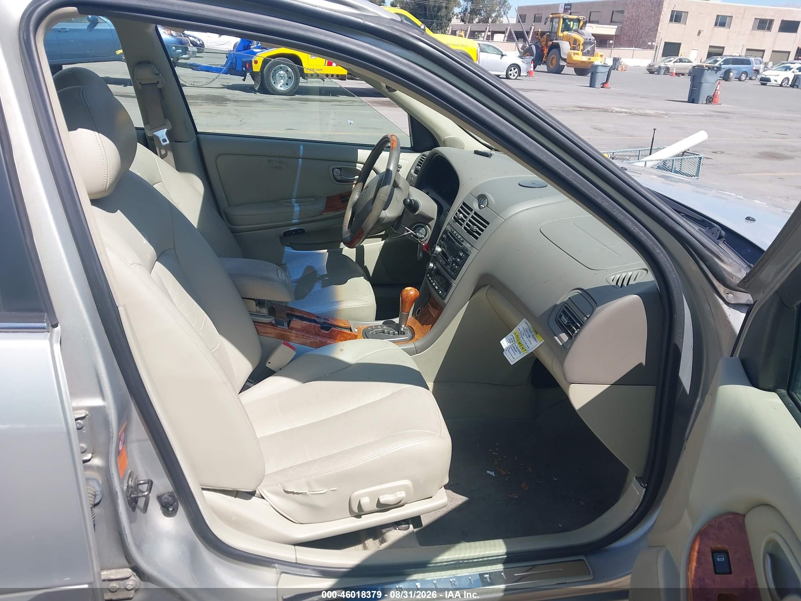 2004 Infiniti I35 Luxury Silver vin: JNKDA31A64T212833