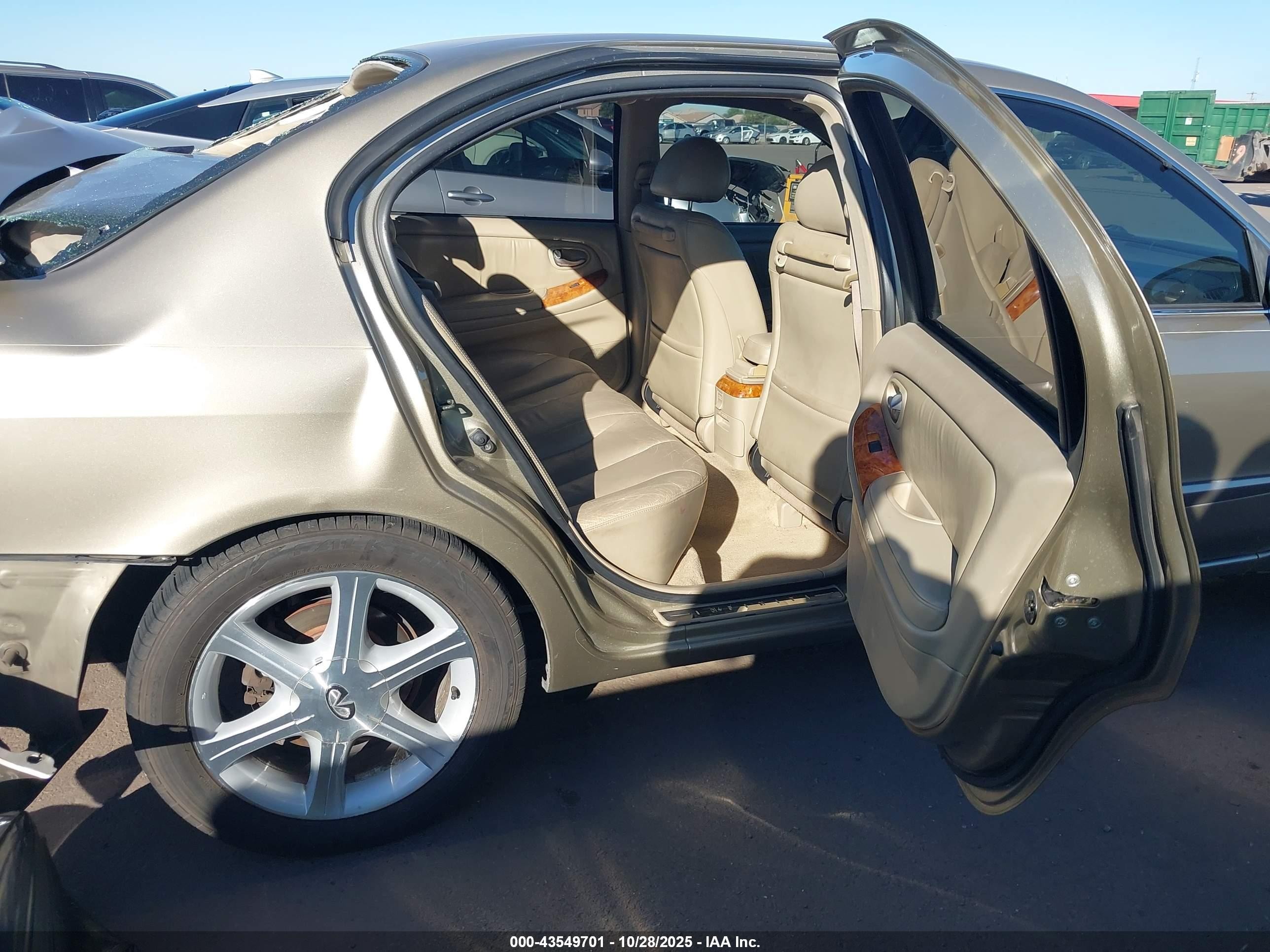 2002 Infiniti I35 Luxury Gold vin: JNKDA31A72T018342