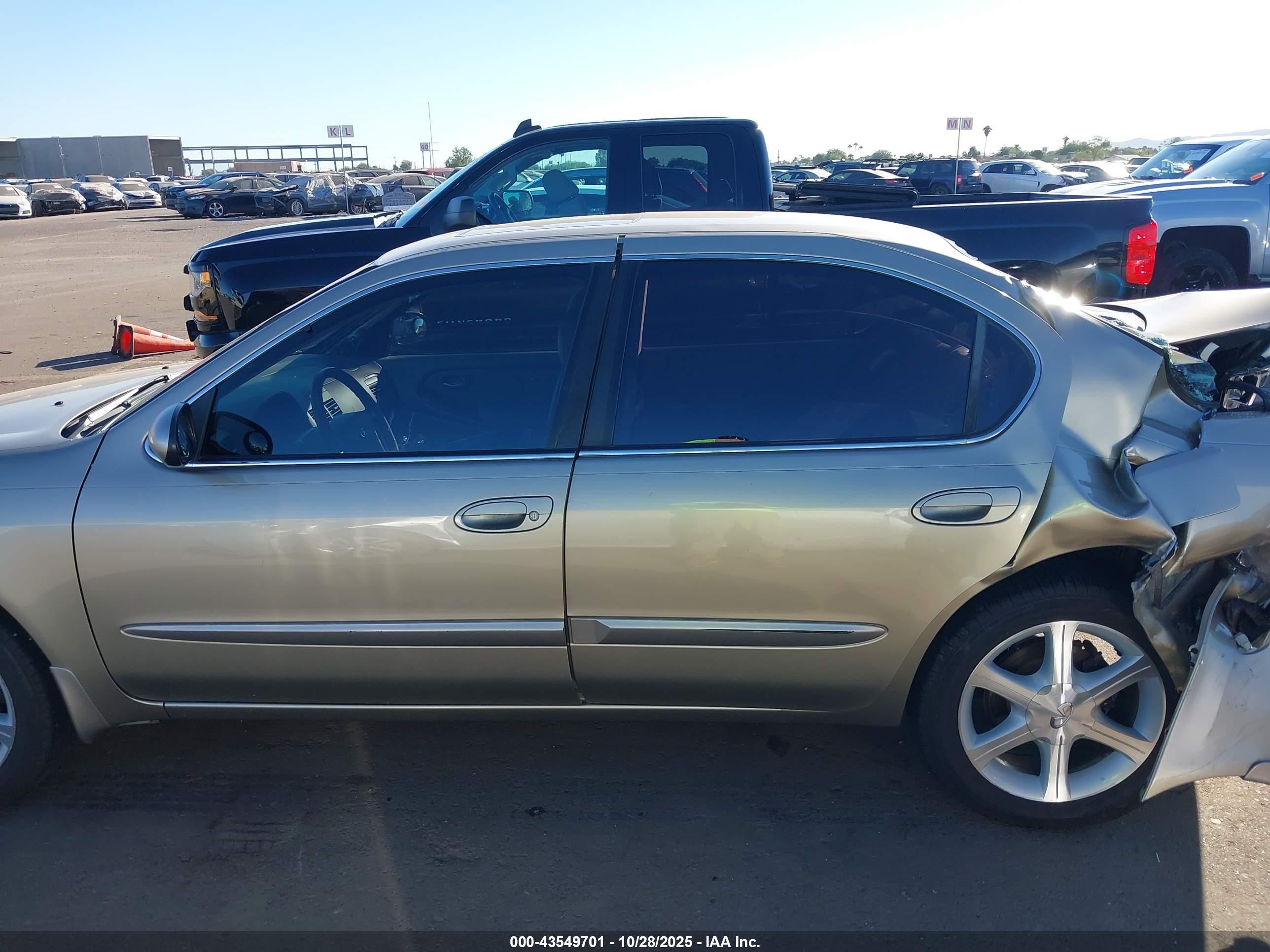 2002 Infiniti I35 Luxury Gold vin: JNKDA31A72T018342
