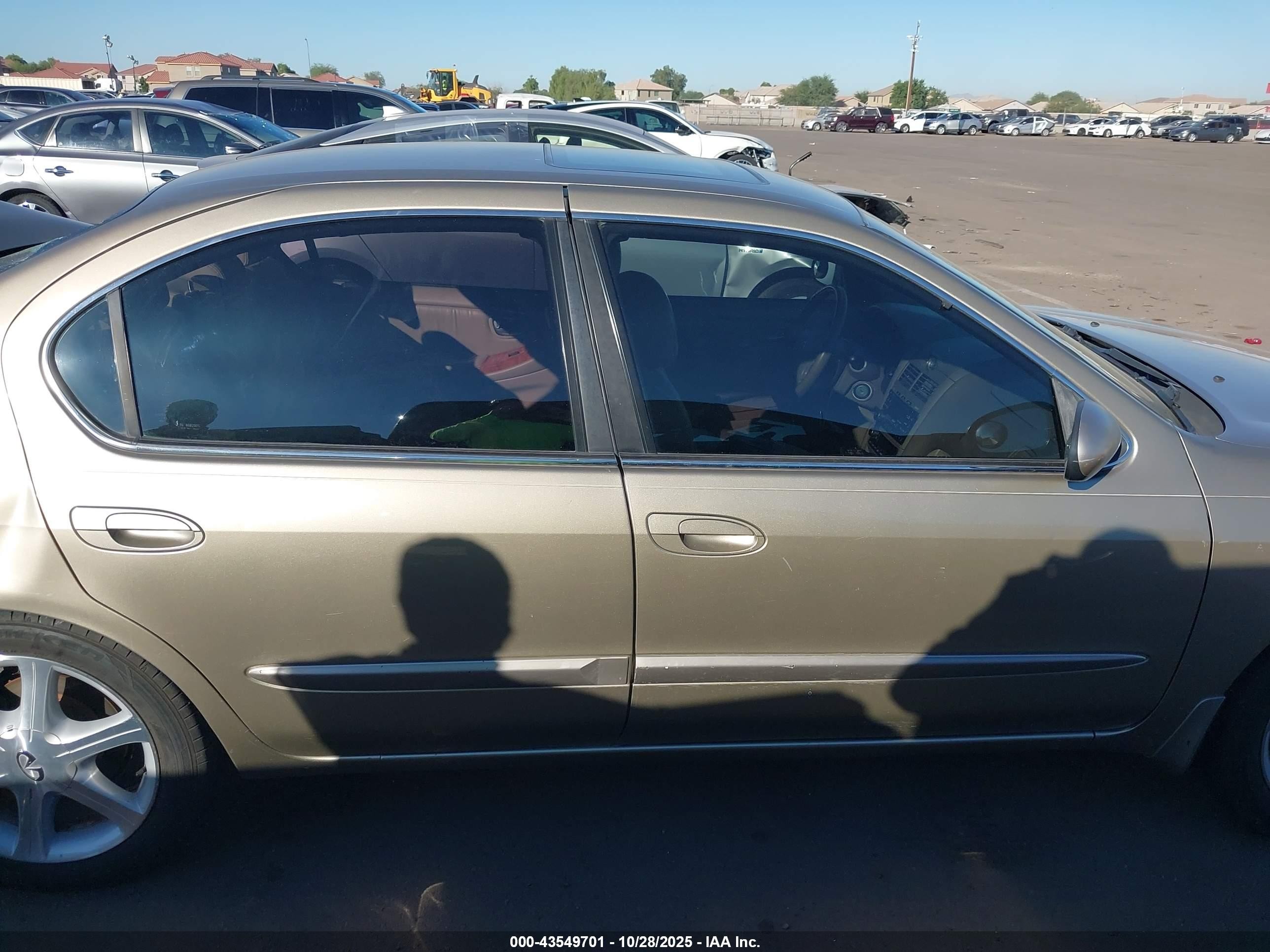 2002 Infiniti I35 Luxury Gold vin: JNKDA31A72T018342