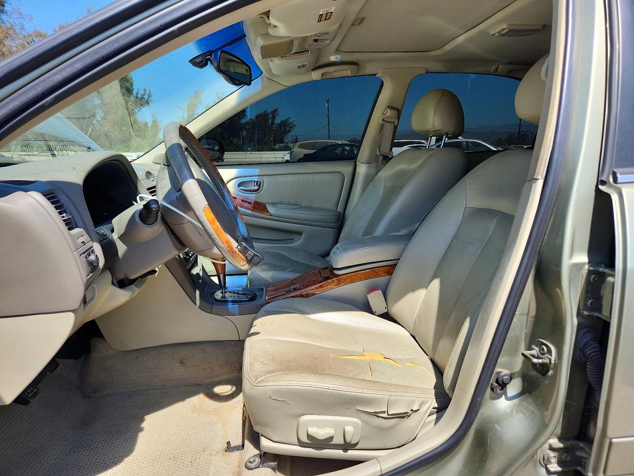2002 Infiniti I35 Base Beige vin: JNKDA31A82T020648
