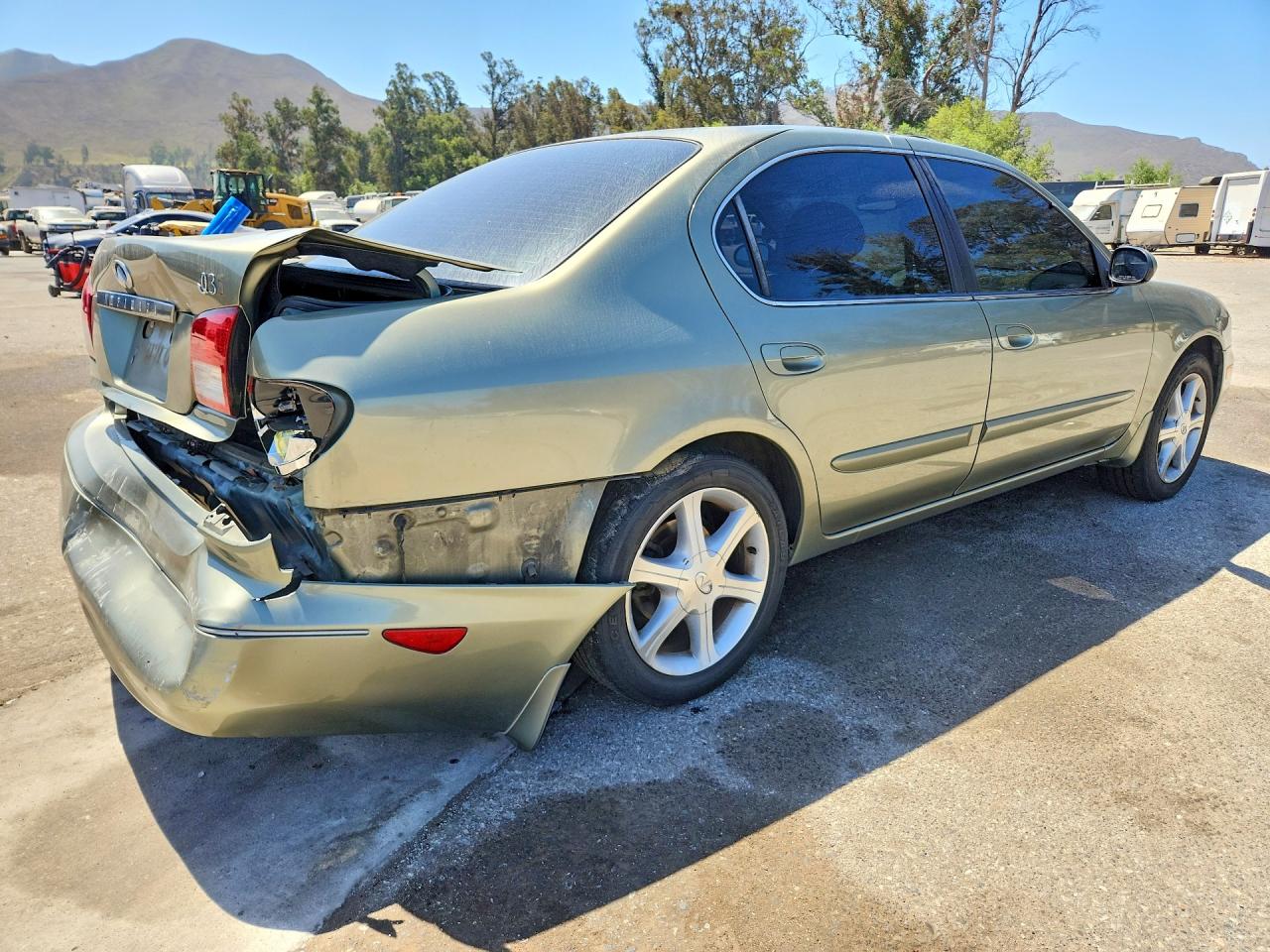 2002 Infiniti I35 Base Beige vin: JNKDA31A82T020648