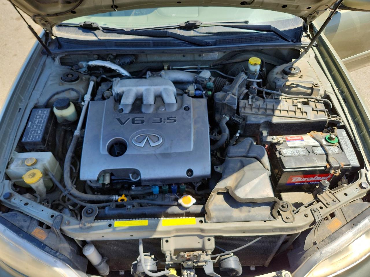 2002 Infiniti I35 Base Beige vin: JNKDA31A82T020648