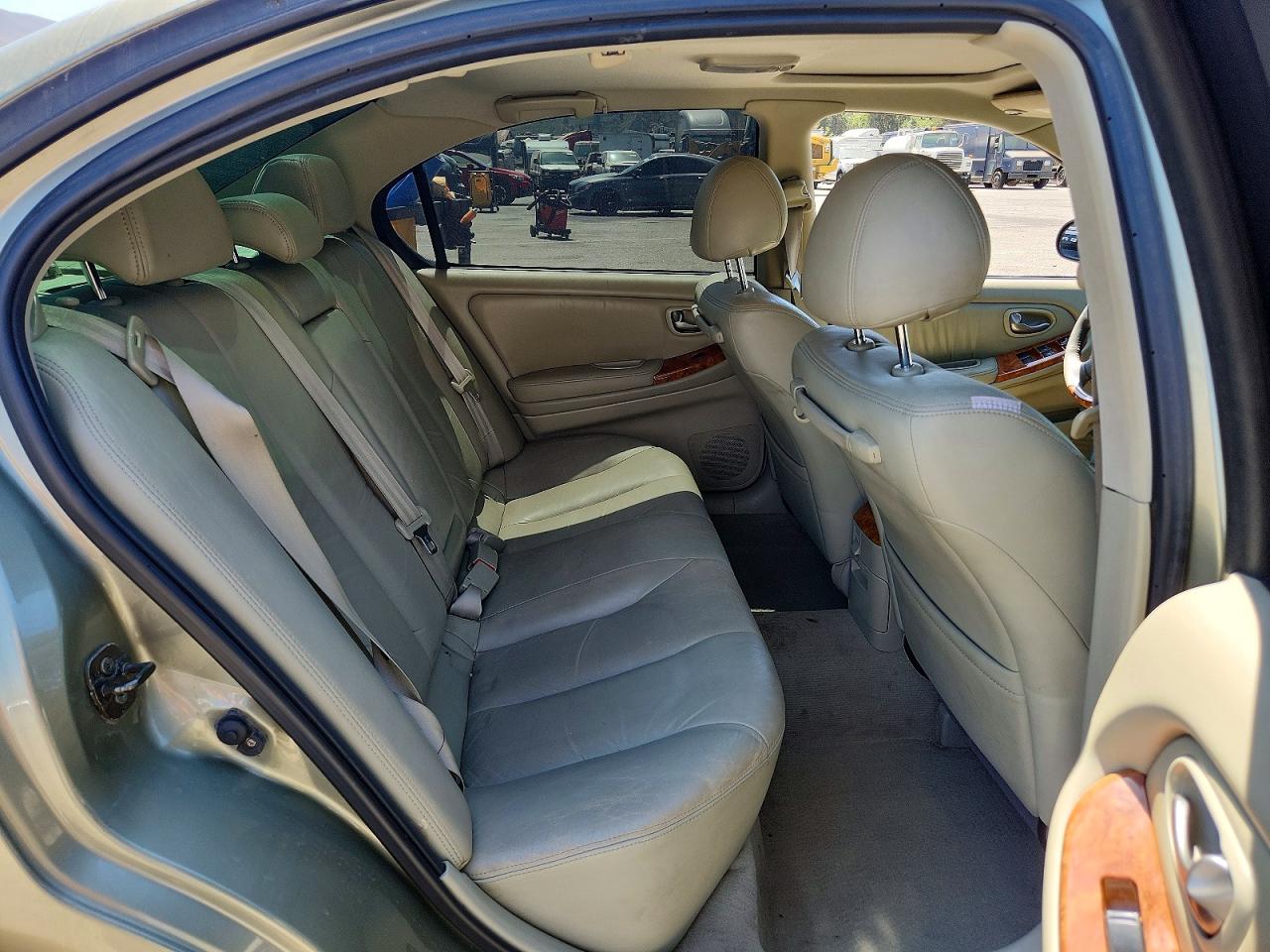 2002 Infiniti I35 Base Beige vin: JNKDA31A82T020648