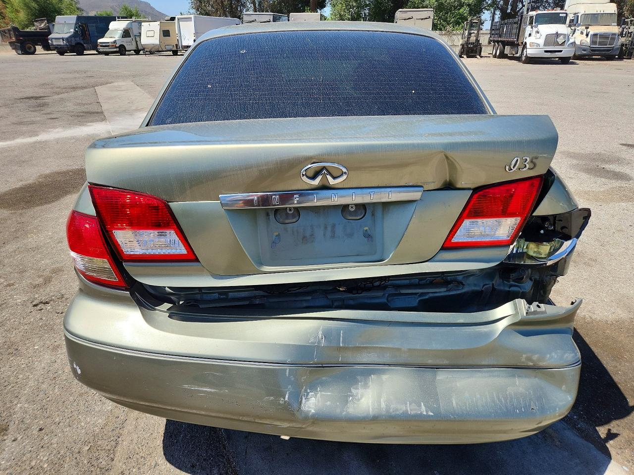 2002 Infiniti I35 Base Beige vin: JNKDA31A82T020648