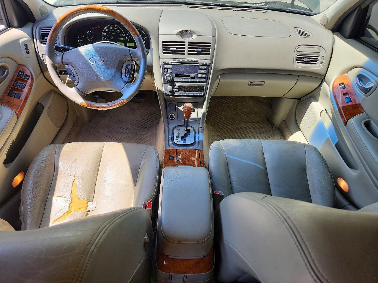 2002 Infiniti I35 Base Beige vin: JNKDA31A82T020648