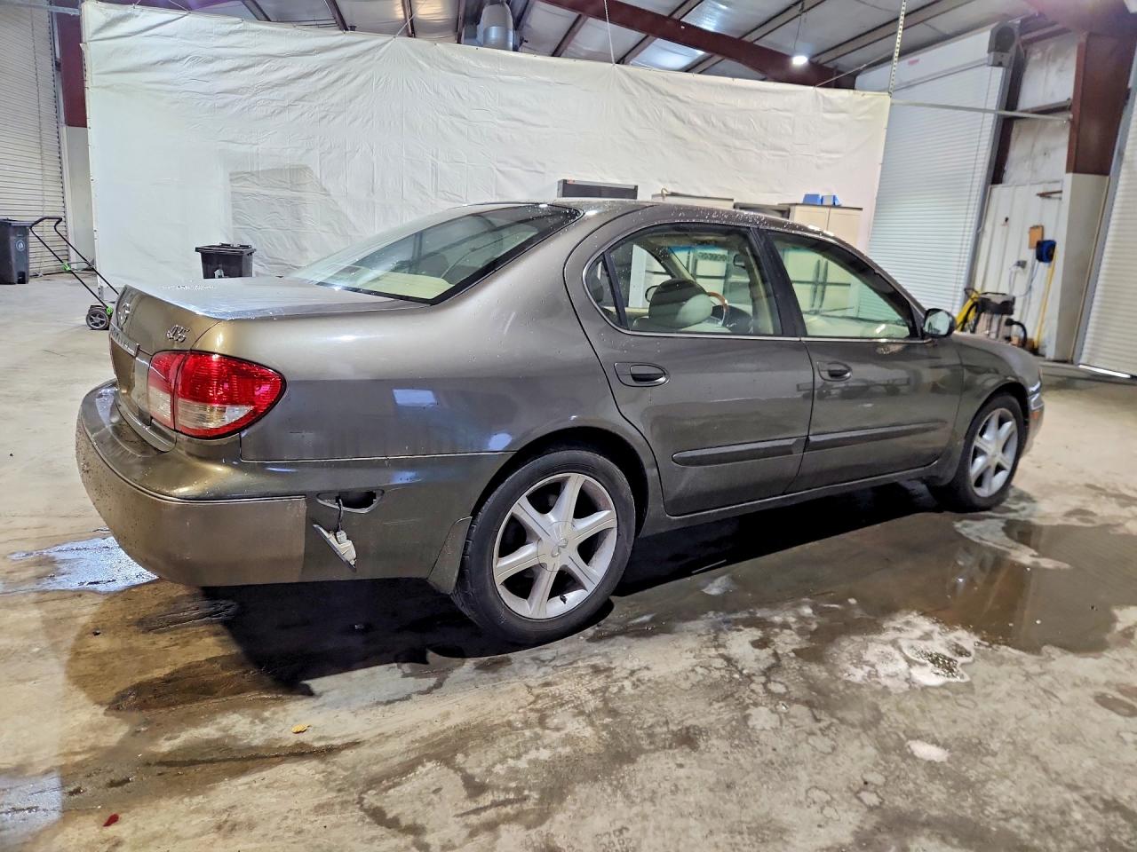 2003 Infiniti I35 Base Gold vin: JNKDA31A83T117785