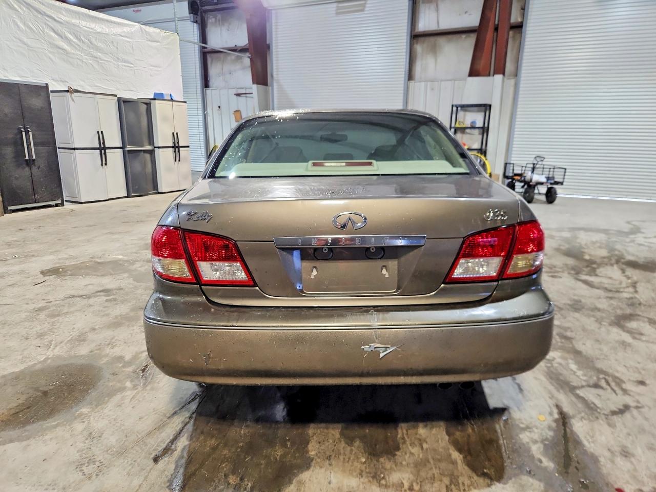2003 Infiniti I35 Base Gold vin: JNKDA31A83T117785