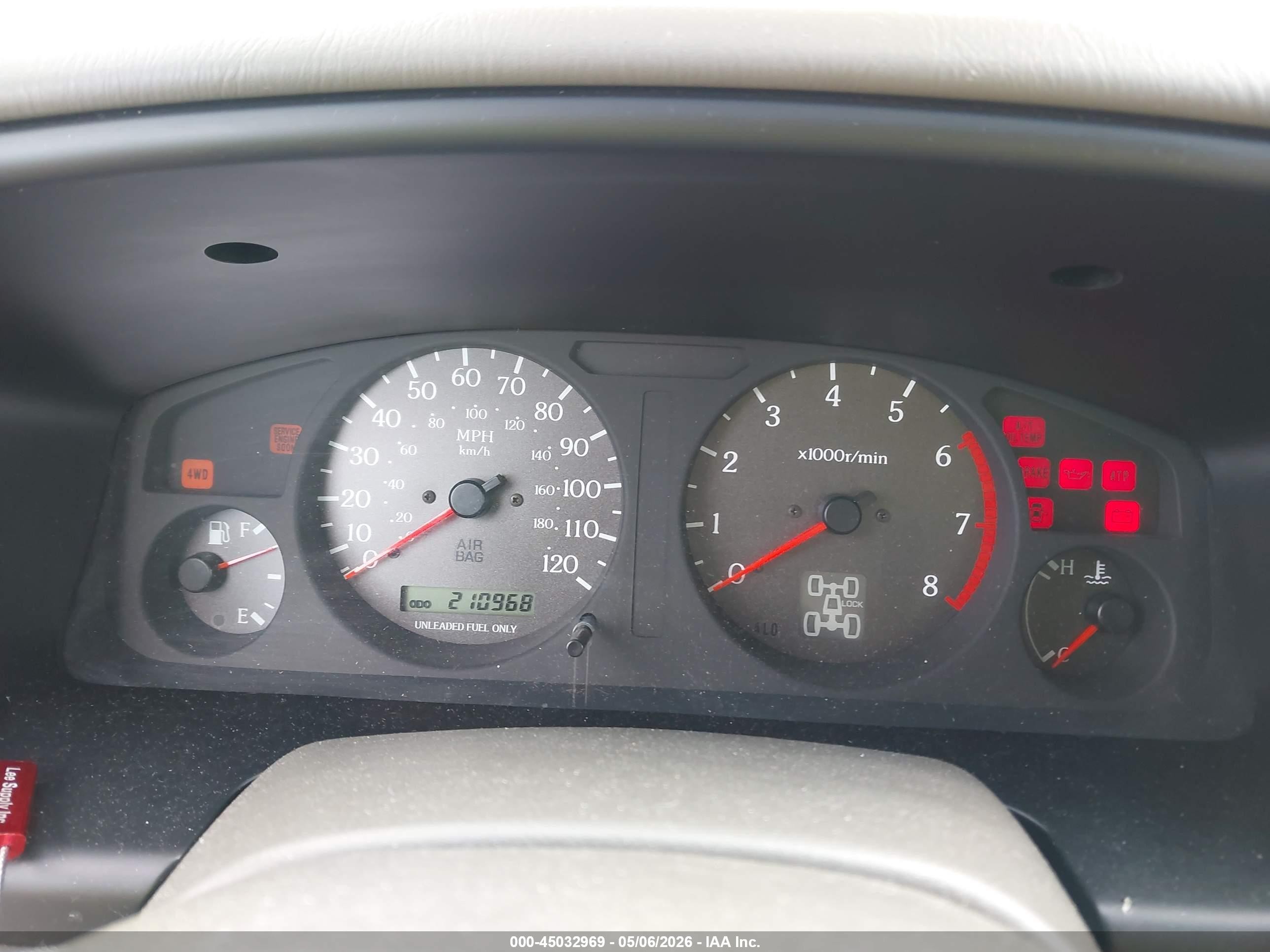 1998 Infiniti Qx4   Gold vin: JNRAR05Y2WW032558