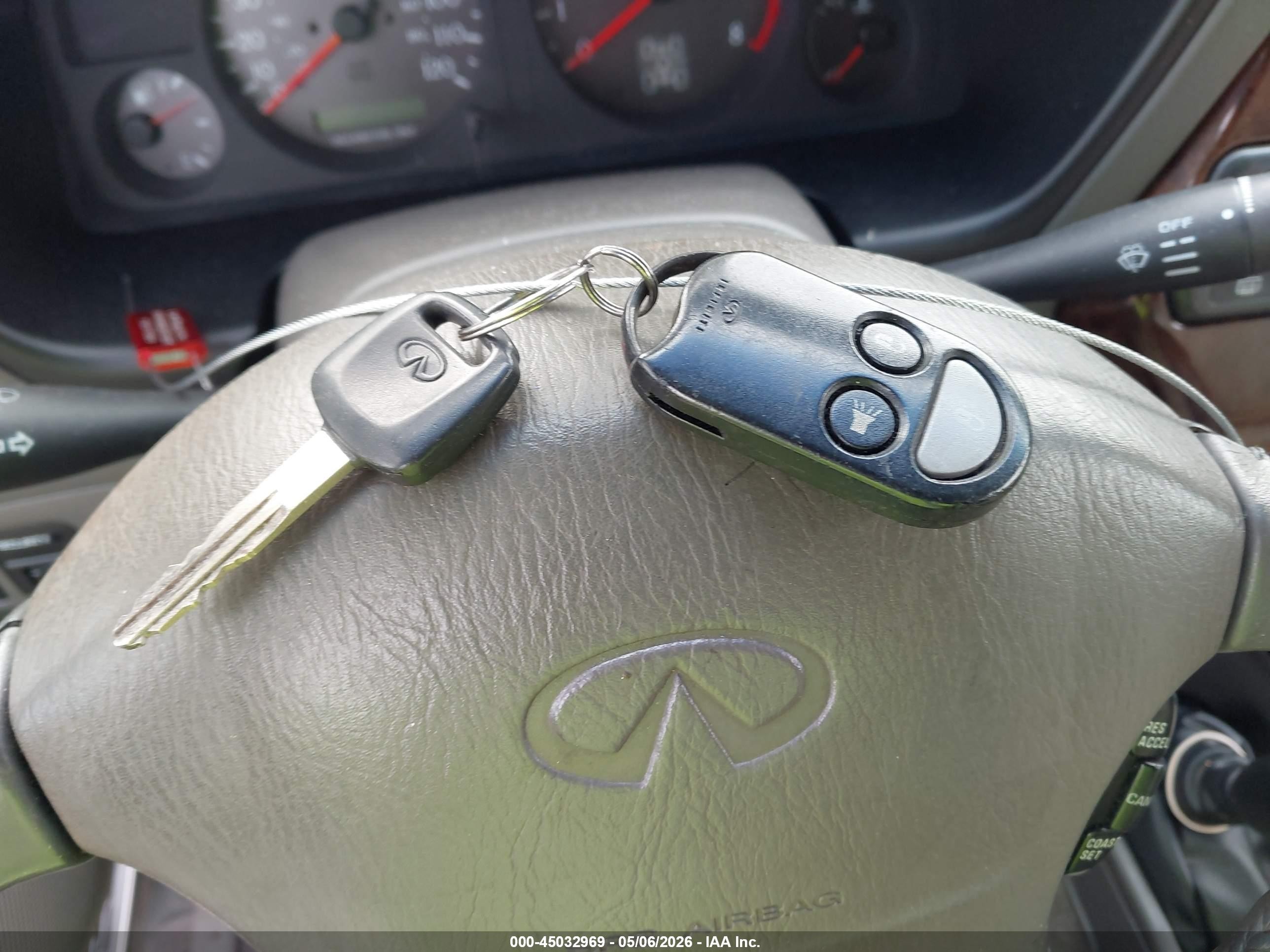 1998 Infiniti Qx4   Gold vin: JNRAR05Y2WW032558