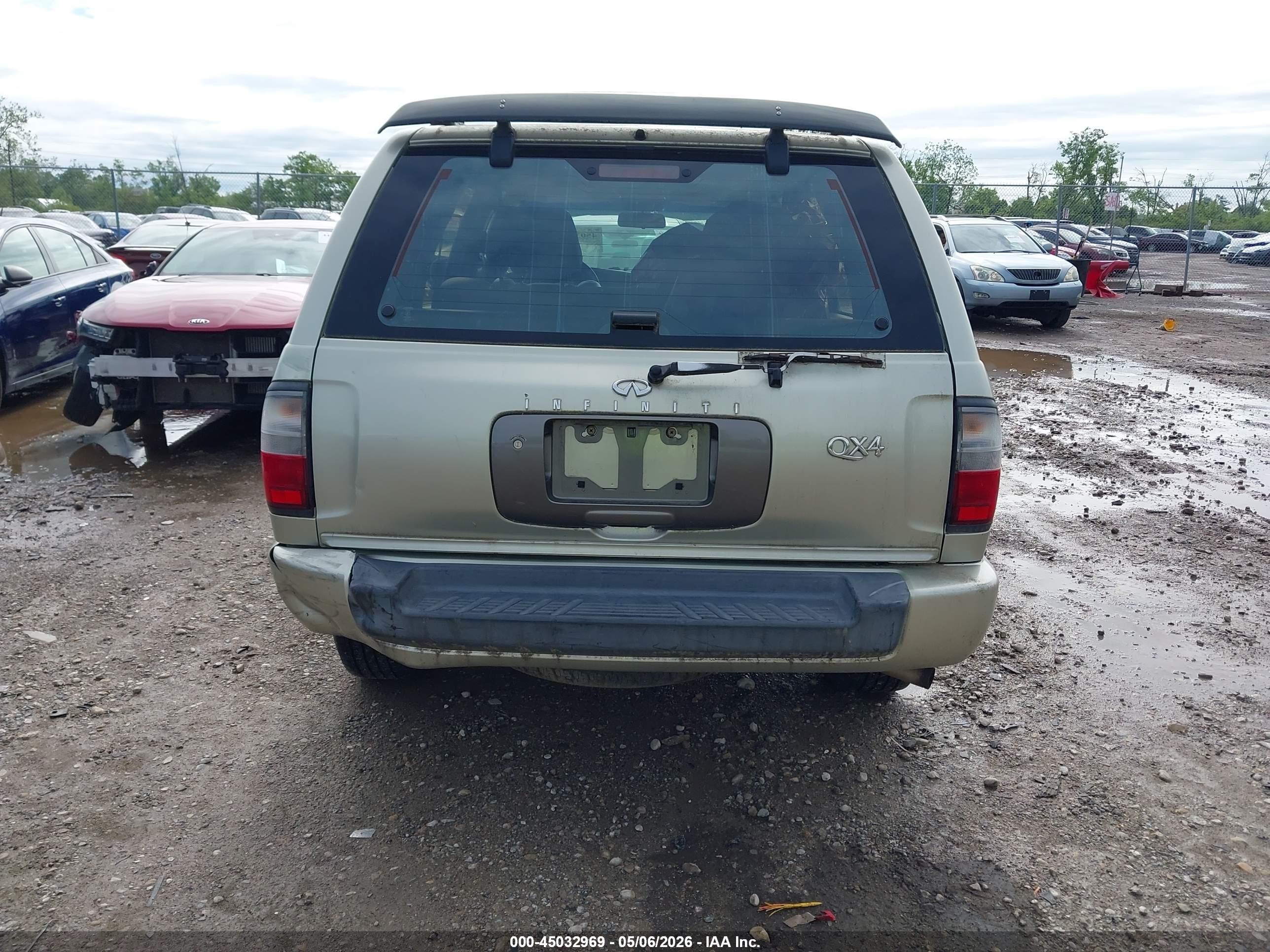 1998 Infiniti Qx4   Gold vin: JNRAR05Y2WW032558