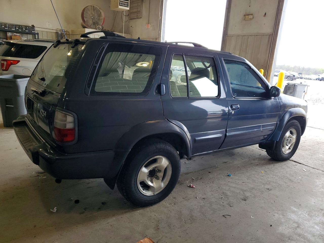 1998 Infiniti Qx4 Blue vin: JNRAR05Y2WW035864
