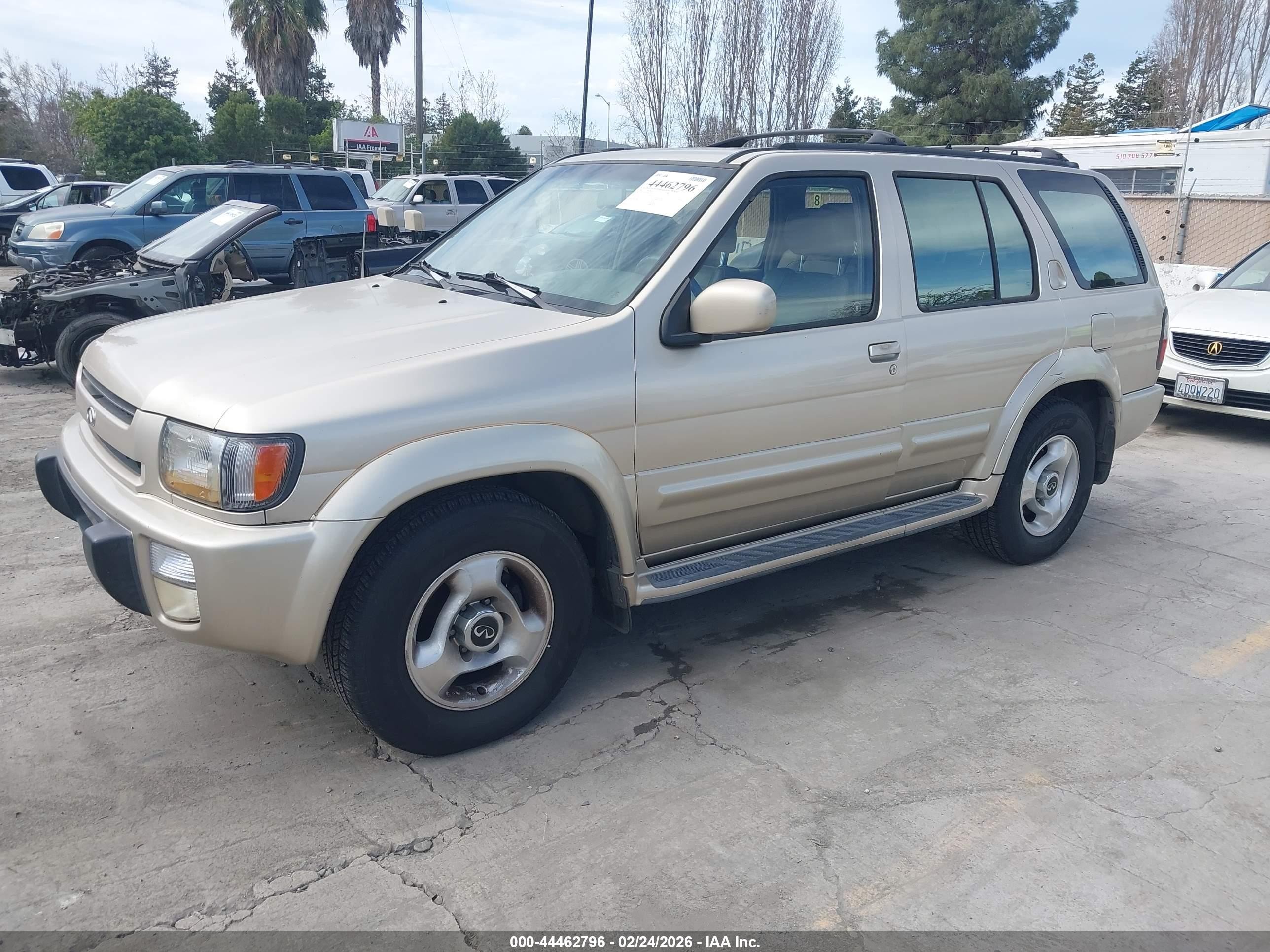 1998 Infiniti Qx4   Gold vin: JNRAR05Y2WW037923