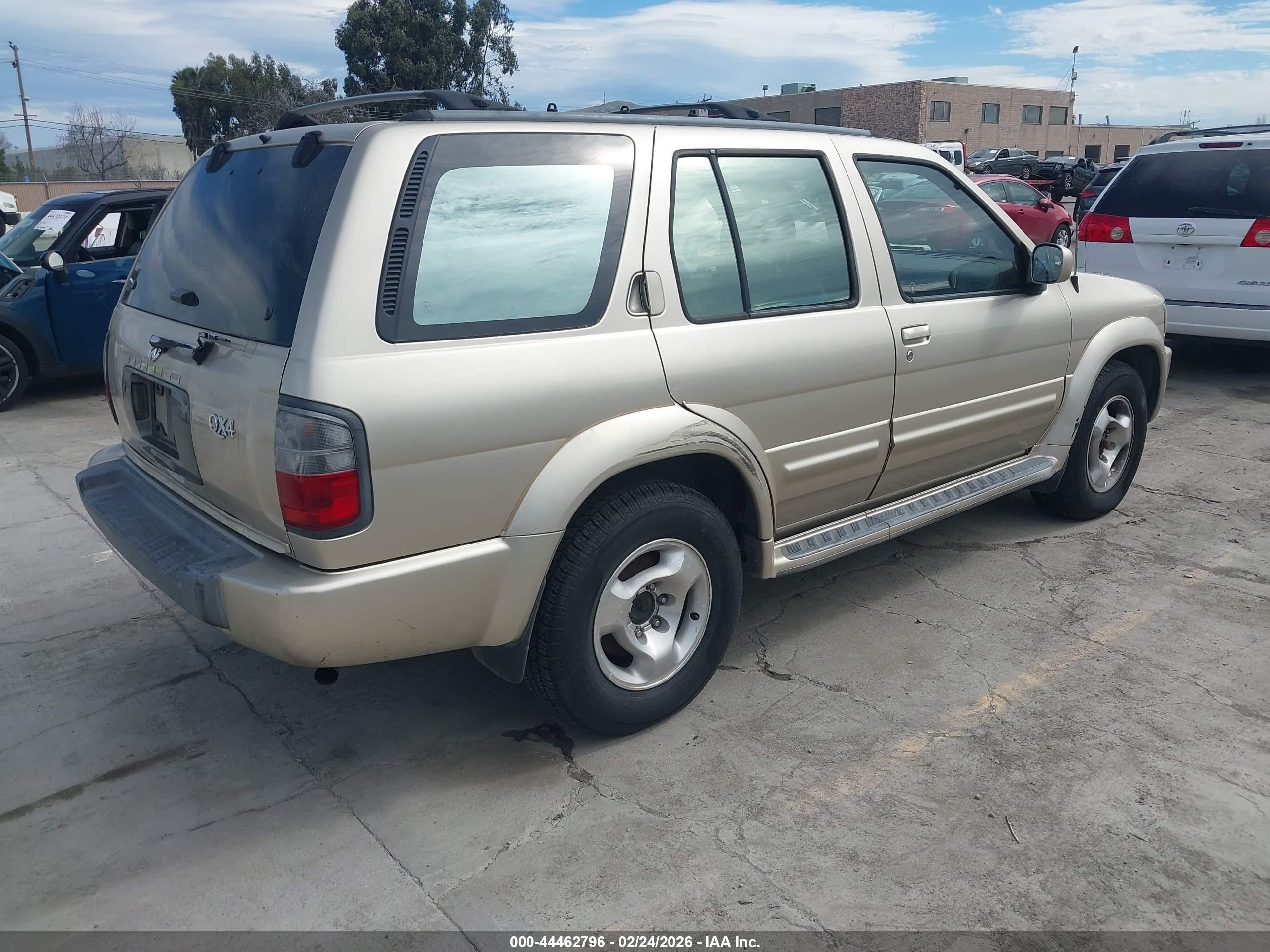 1998 Infiniti Qx4   Gold vin: JNRAR05Y2WW037923