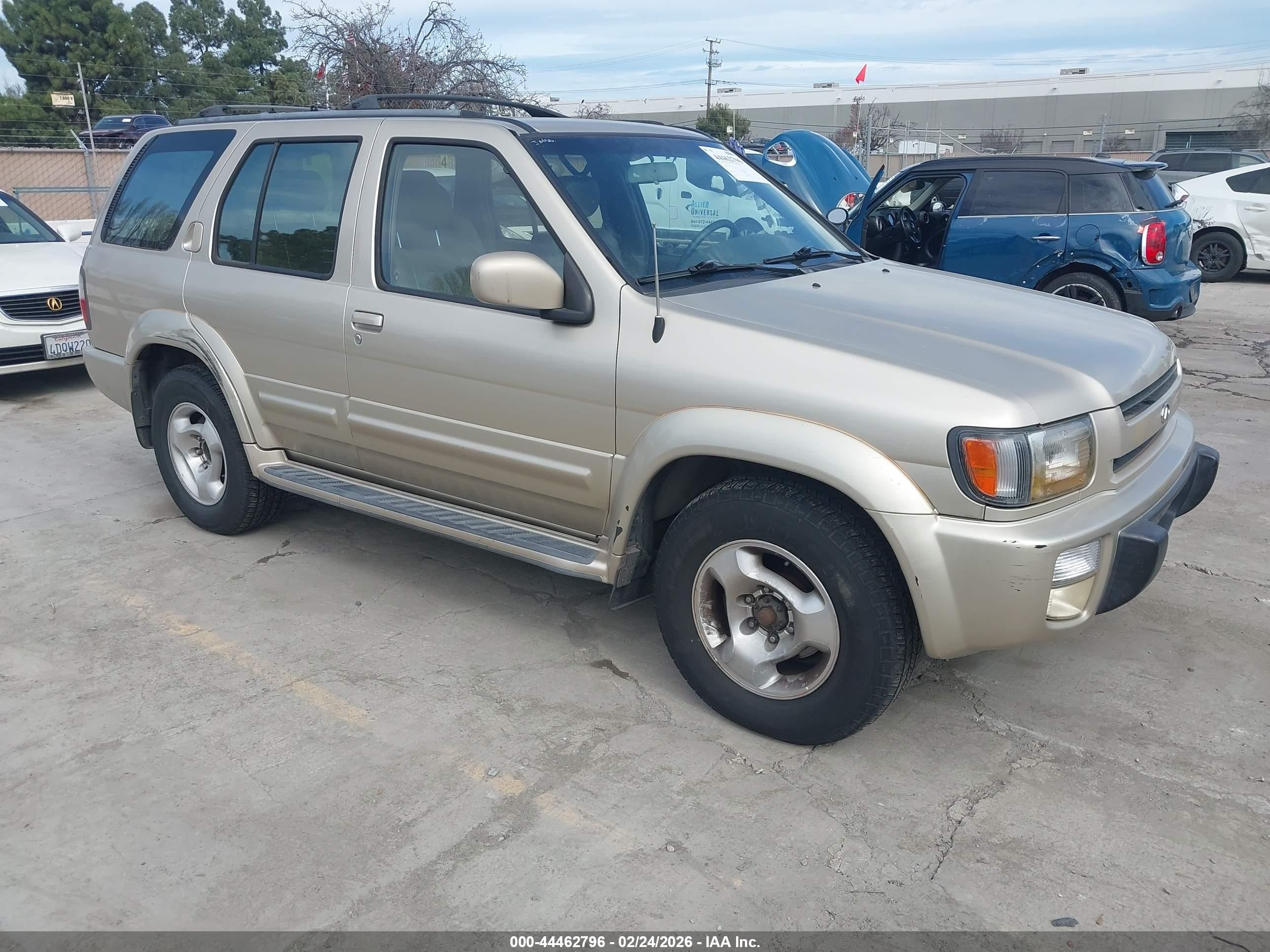 1998 Infiniti Qx4   Gold vin: JNRAR05Y2WW037923