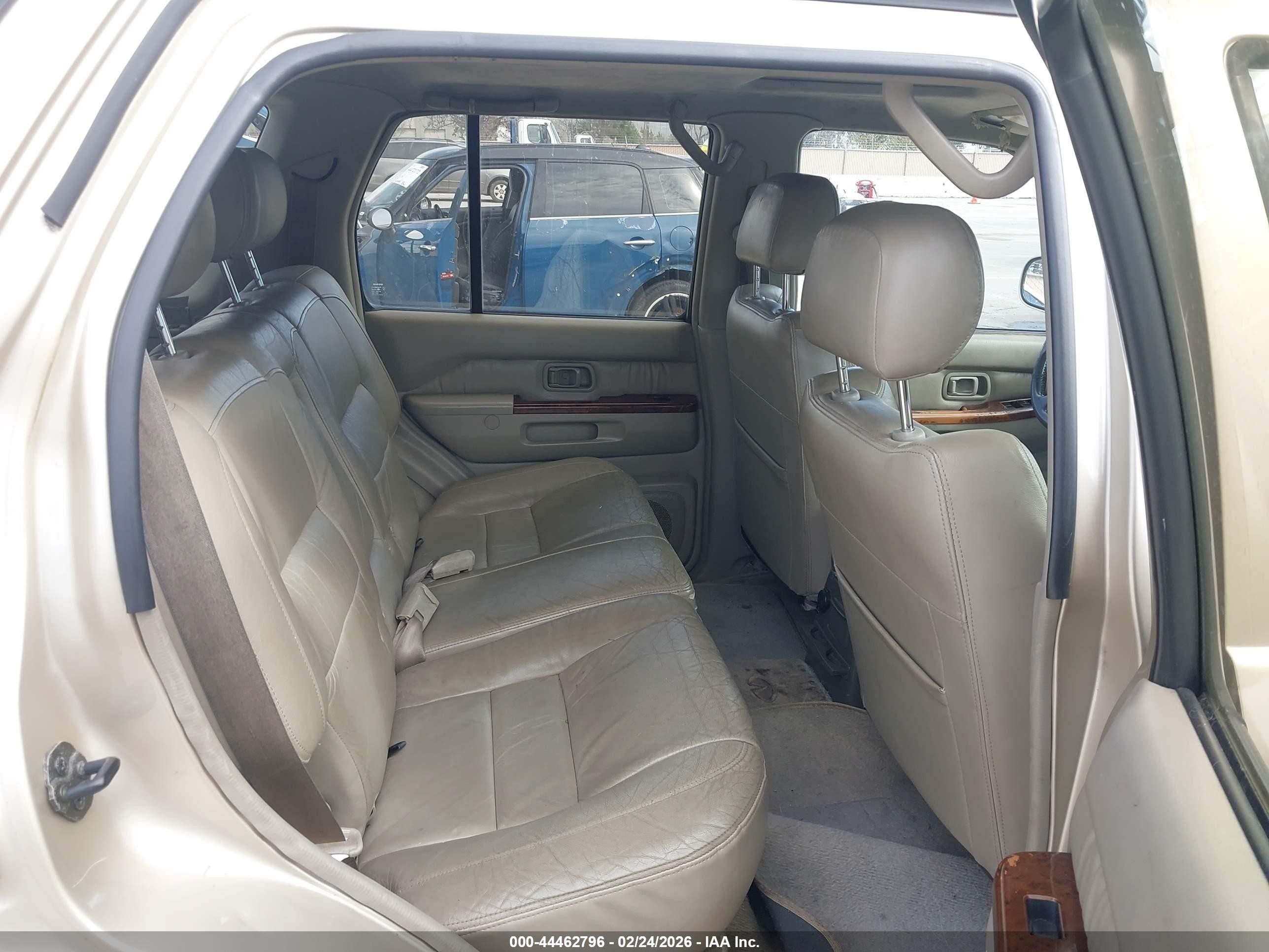 1998 Infiniti Qx4   Gold vin: JNRAR05Y2WW037923